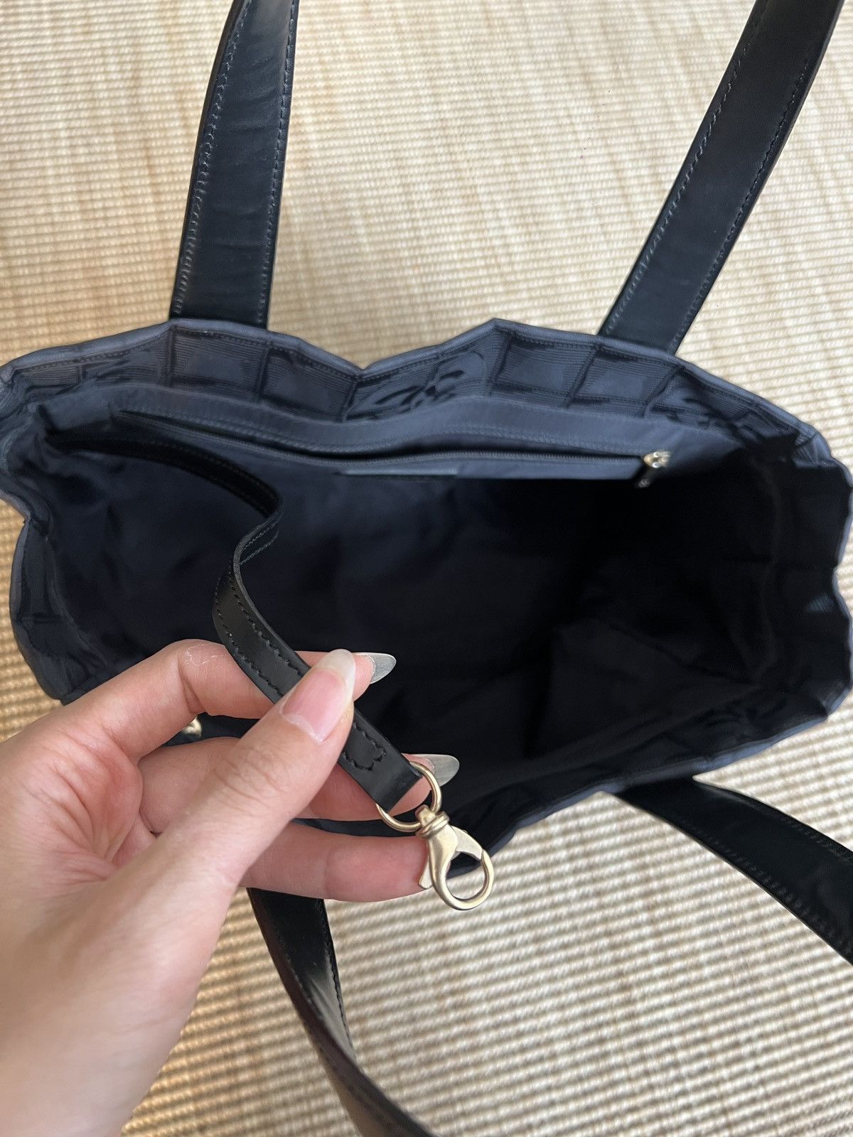 Chanel Vintage Chanel nylon logo bag in black Size ONE SIZE - 6 Thumbnail