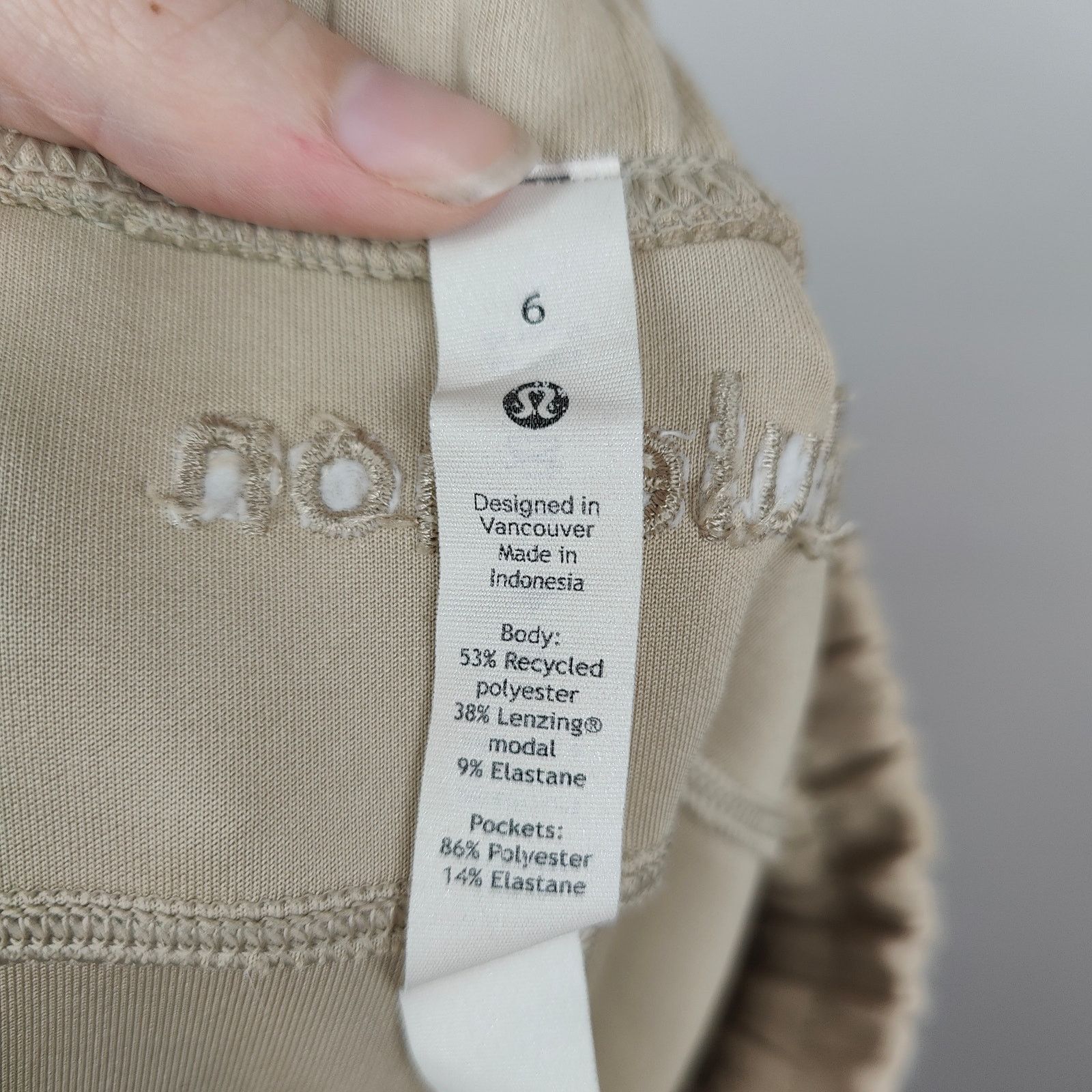 Lululemon Lululemon Soft Ambitions High Rise Short Womens 6 4" Trench Size 28" / US 6 / IT 42 - 7 Thumbnail