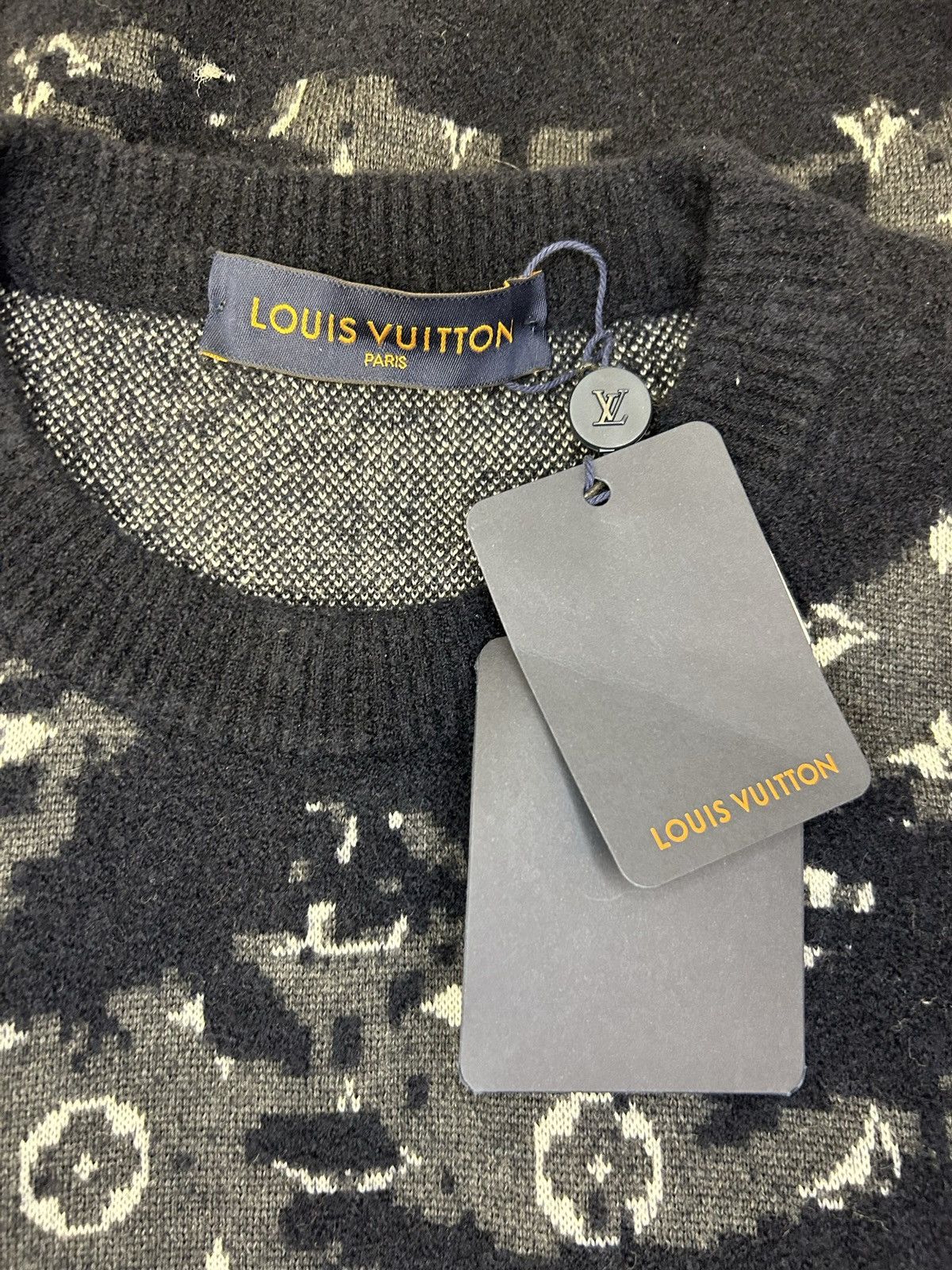 Louis Vuitton LOUIS VUITTON DISTRESSED FLOCK MONOGRAM LOGO Size US XL / EU 56 / 4 - 4 Thumbnail
