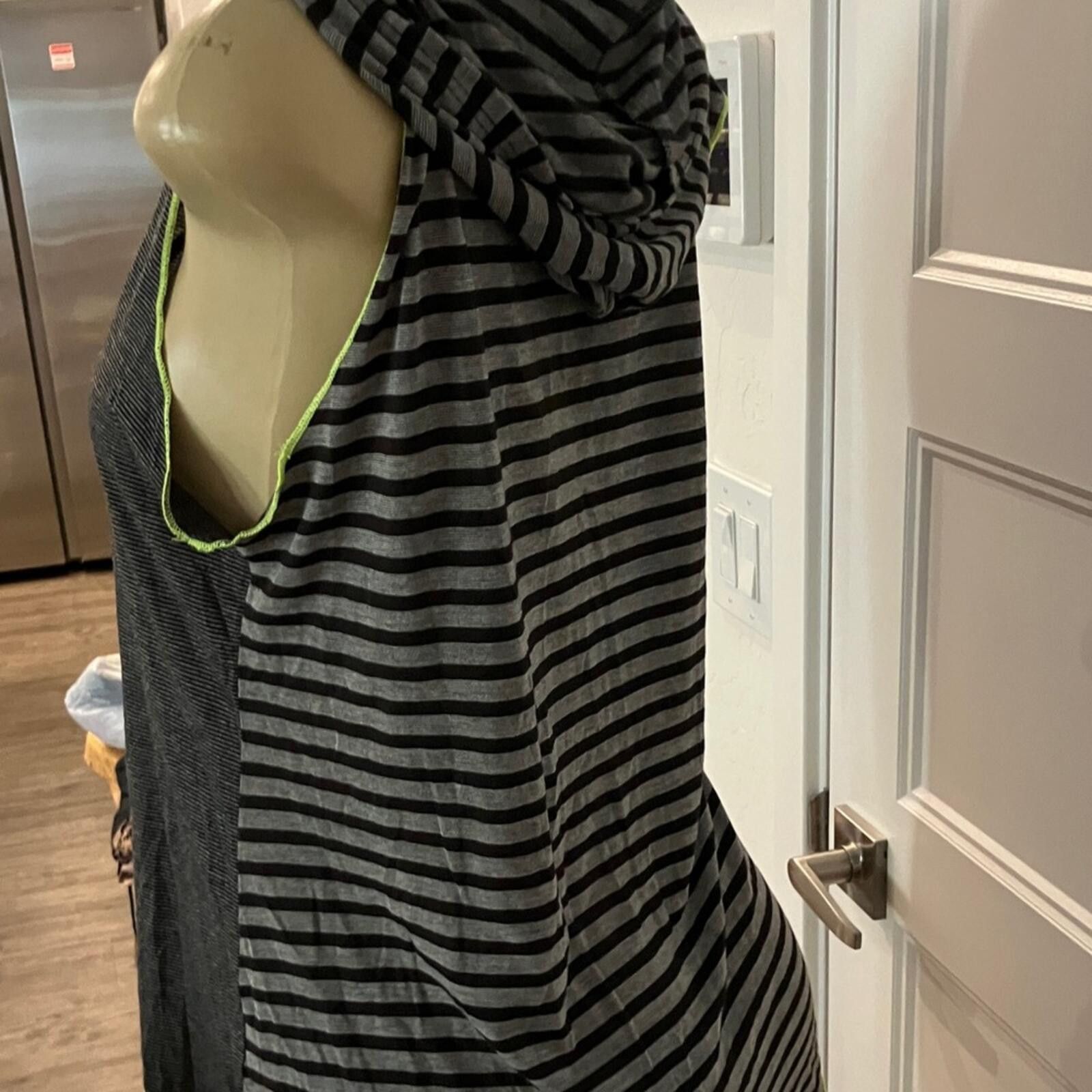 Everlane Striped Black and White Workout Muscle Tee Size L / US 10 / IT 46 - 3 Thumbnail