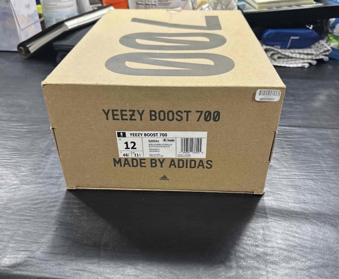 Yeezy Yeezy x Adidas 700 Bright Blue SZ 12 GZ0541 Size US 12 / EU 45 - 7 Thumbnail