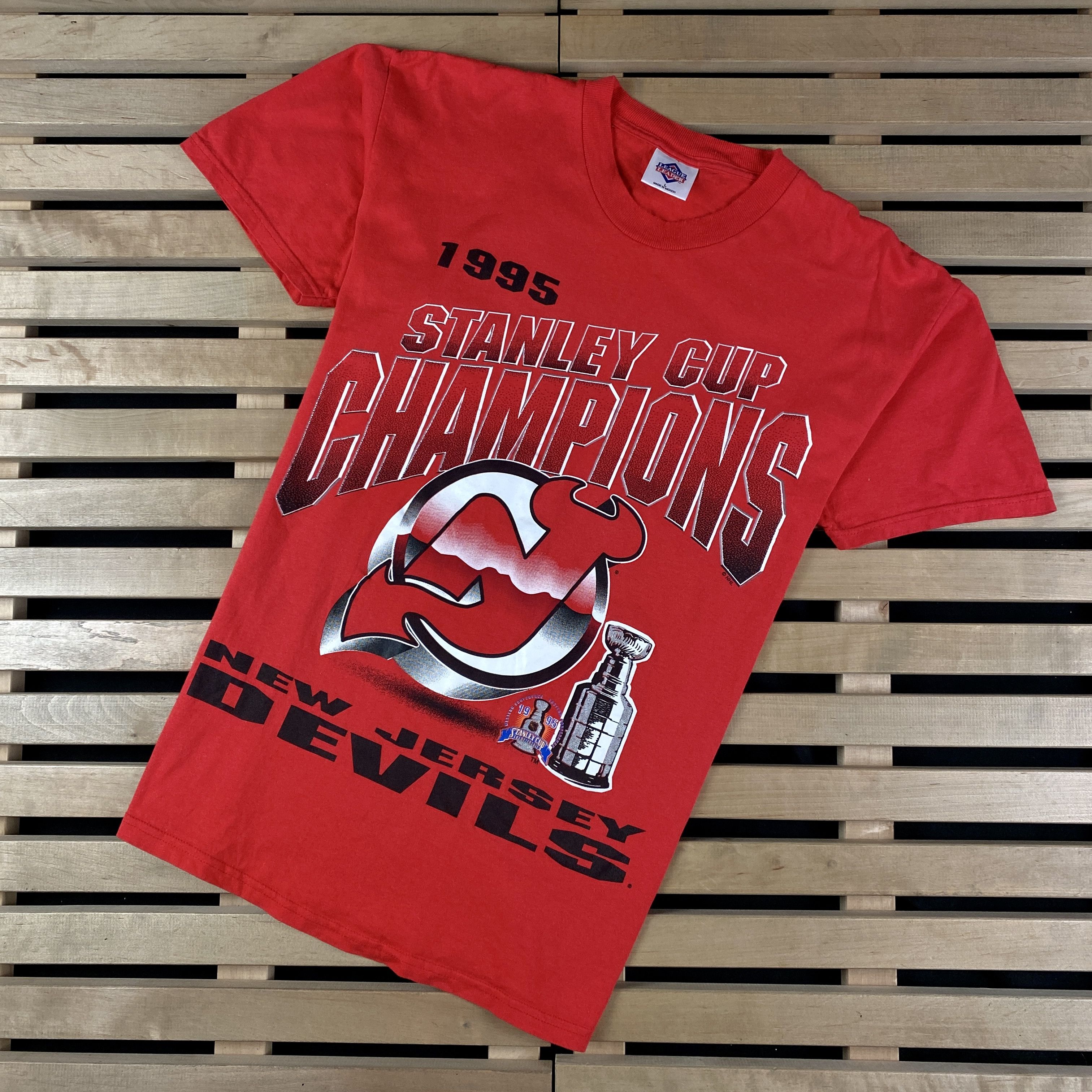 NHL × Vintage Mens Vintage T-Shirt NHL New Jersey Devils 1995 Size L Size US L / EU 52-54 / 3 - 1 Thumbnail