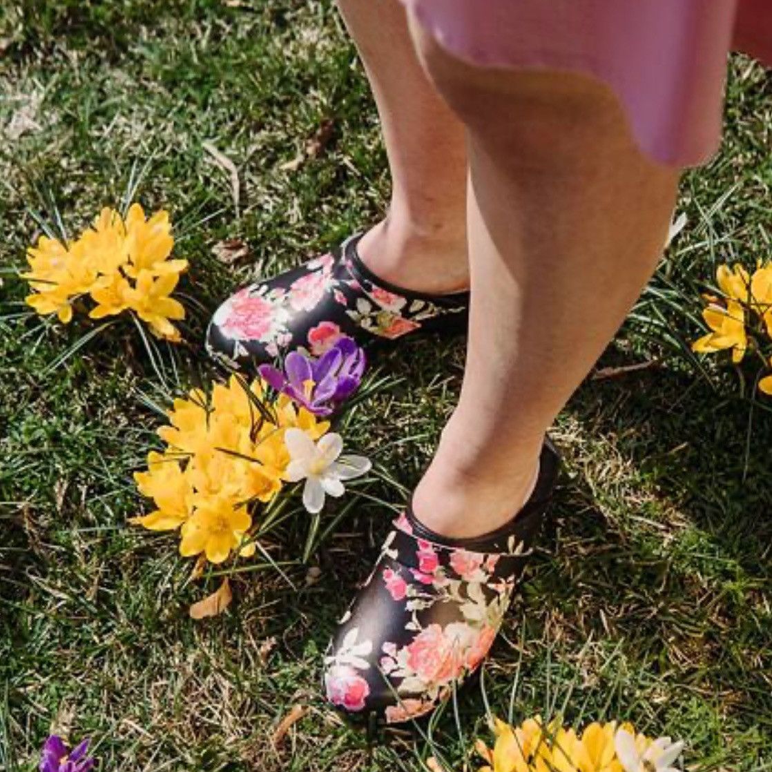Other MOHEDA TOFFELN Black Leather Pink Rose Floral Swedish Clogs Size US 11 / IT 41 - 1 Thumbnail