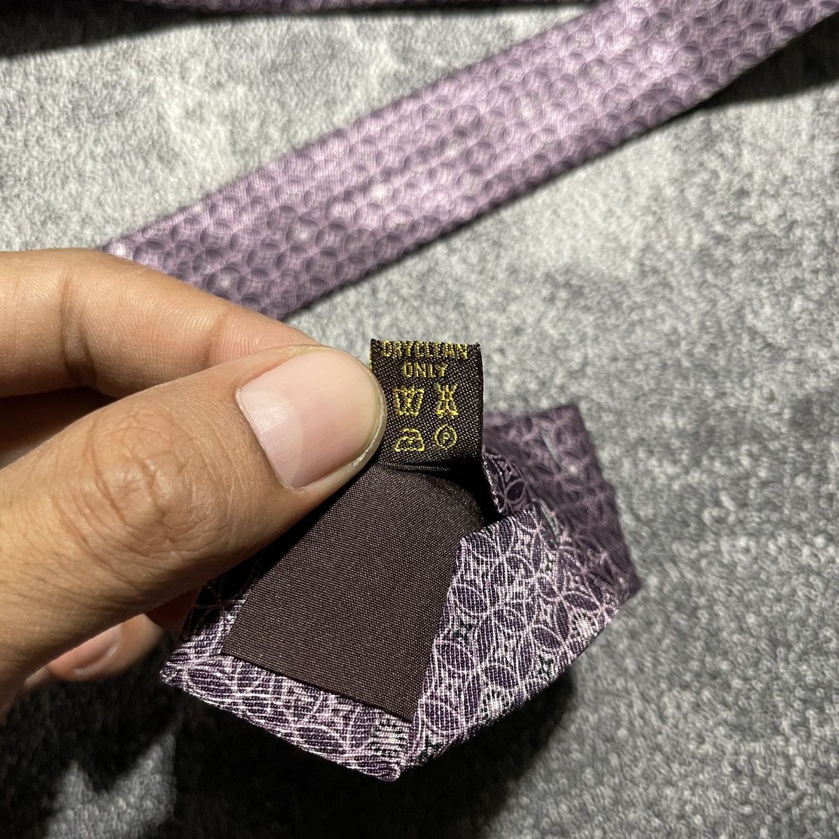Louis Vuitton Luxury Silk Louis Vuitton Size ONE SIZE - 4 Thumbnail