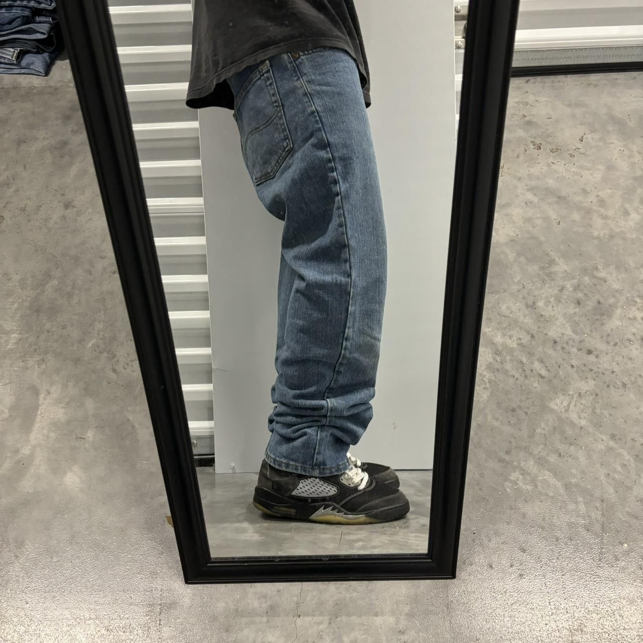 Japanese Brand × Vintage Crazy Vintage Y2K/2000s Grunge Medium Wash Essential Denim Jeans! Size US 33 - 2 Thumbnail