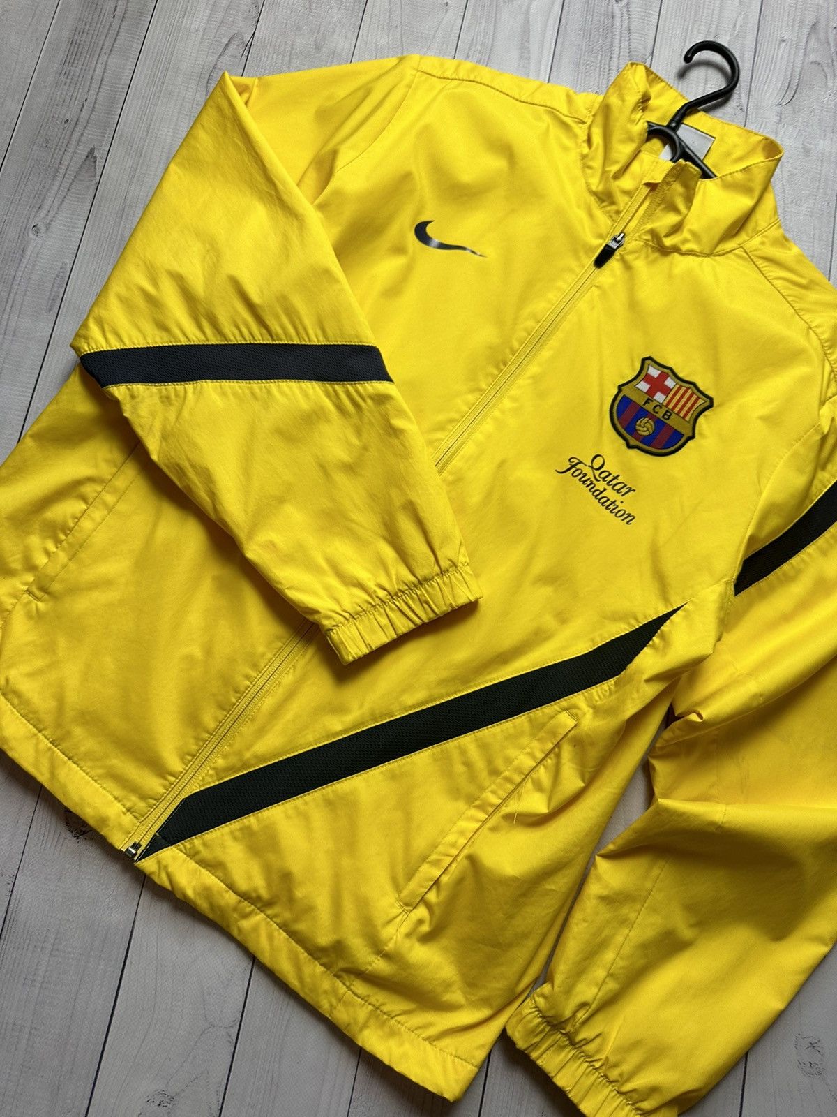 Nike × Vintage Vintage Nike Barcelona soccer track jacket size M yellow Size US M / EU 48-50 / 2 - 2 Thumbnail