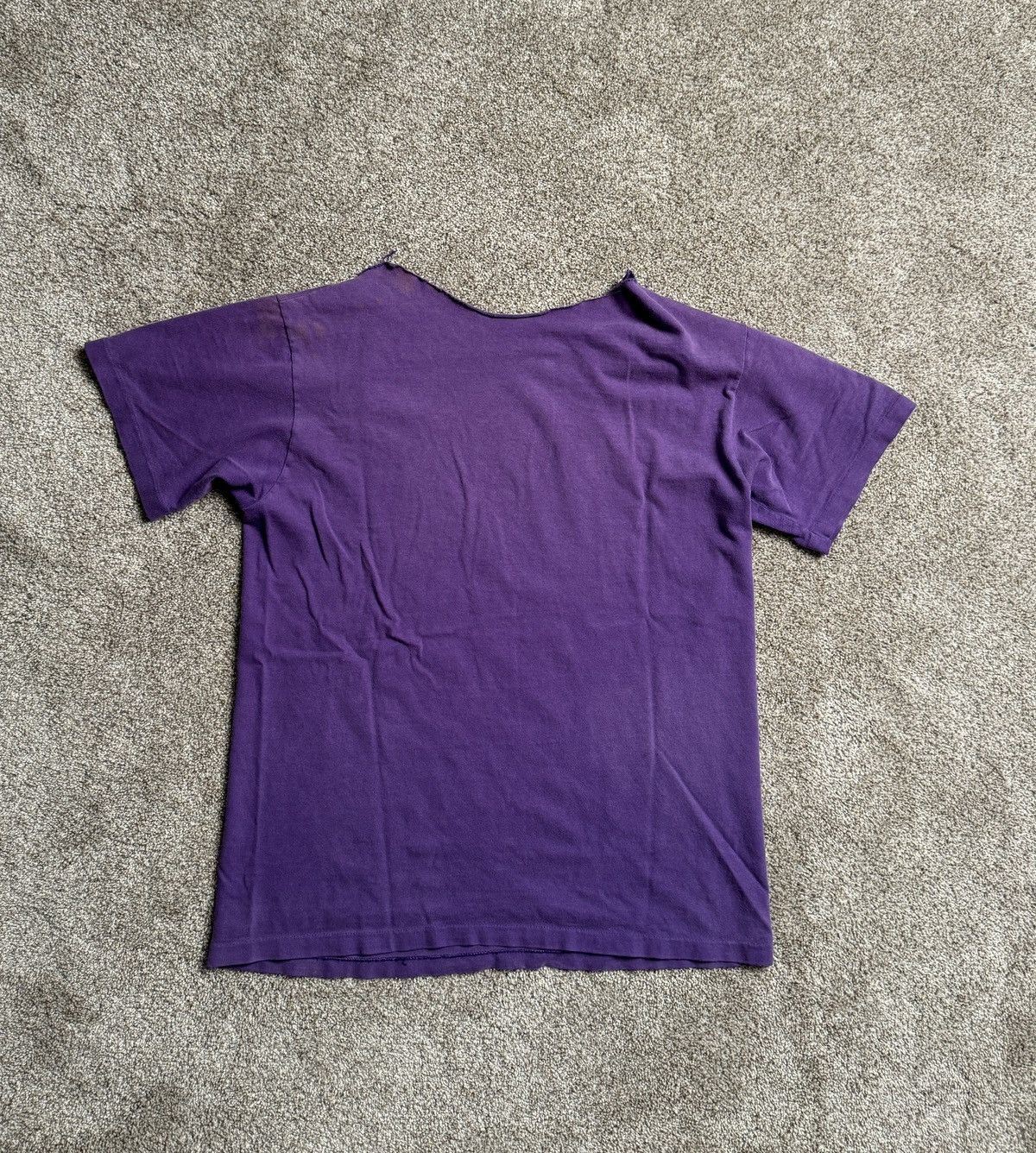 Hard Rock Cafe VINTAGE PURPLE HARD ROCK CAFE “THRASHED COLLAR” GRAPHIC TEE Size US S / EU 44-46 / 1 - 3 Thumbnail