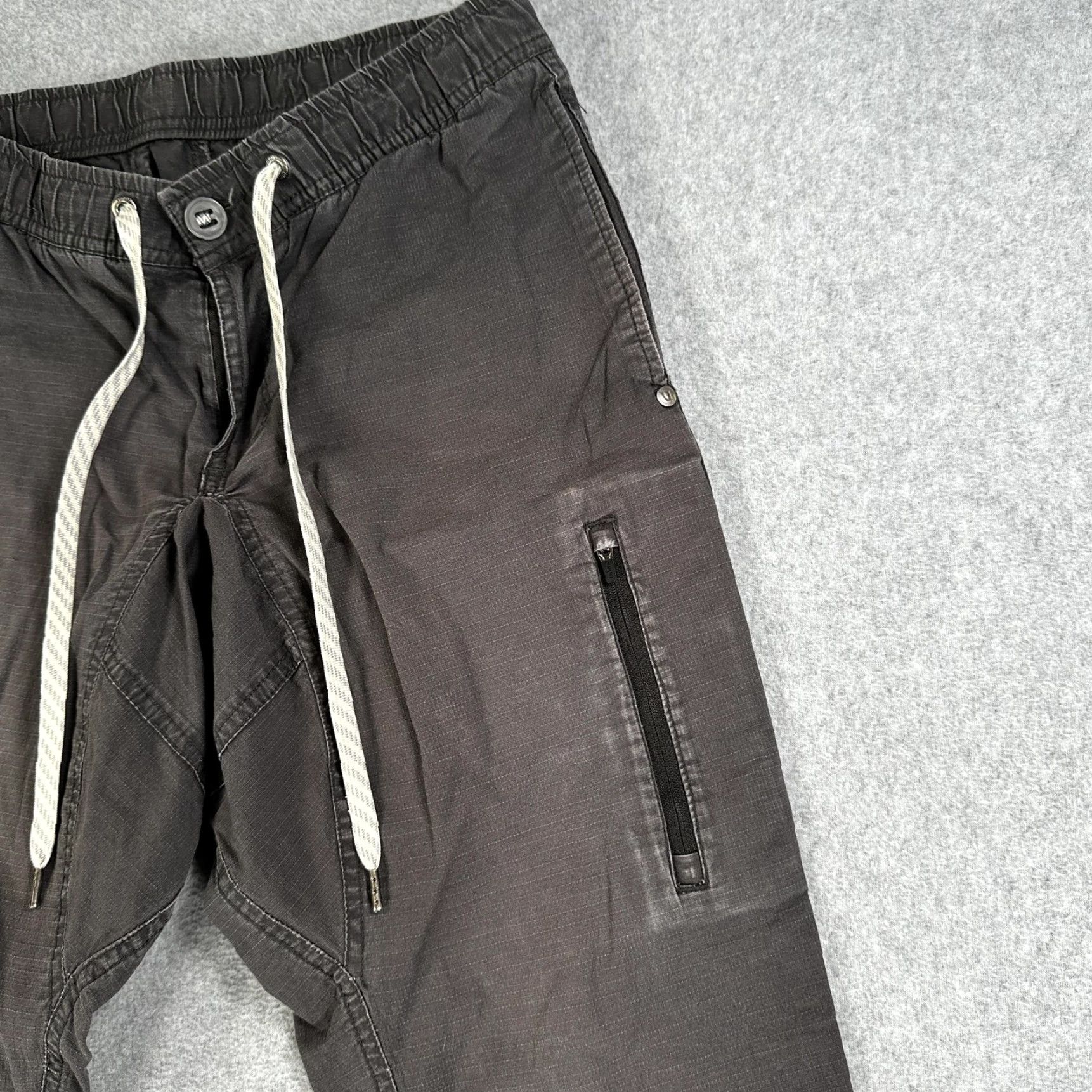 Vuori VUORI The Rise The Shine Jogger Pants Mens Small Gray Elastic Waist Pockets Zip Front Drawstring Relaxed Fit Tapered Leg Casual Travel Size US 29 - 4 Thumbnail