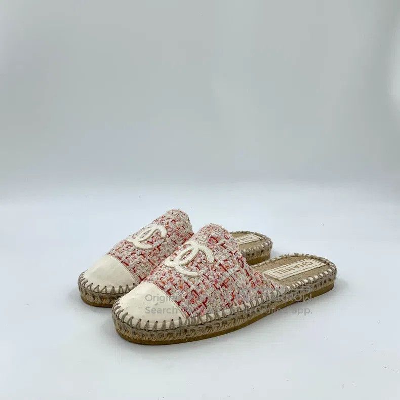 Chanel Chanel Colour-matched logo woven tweed fisherman's head sl Size US 5.5 / IT 35.5 - 1 Thumbnail