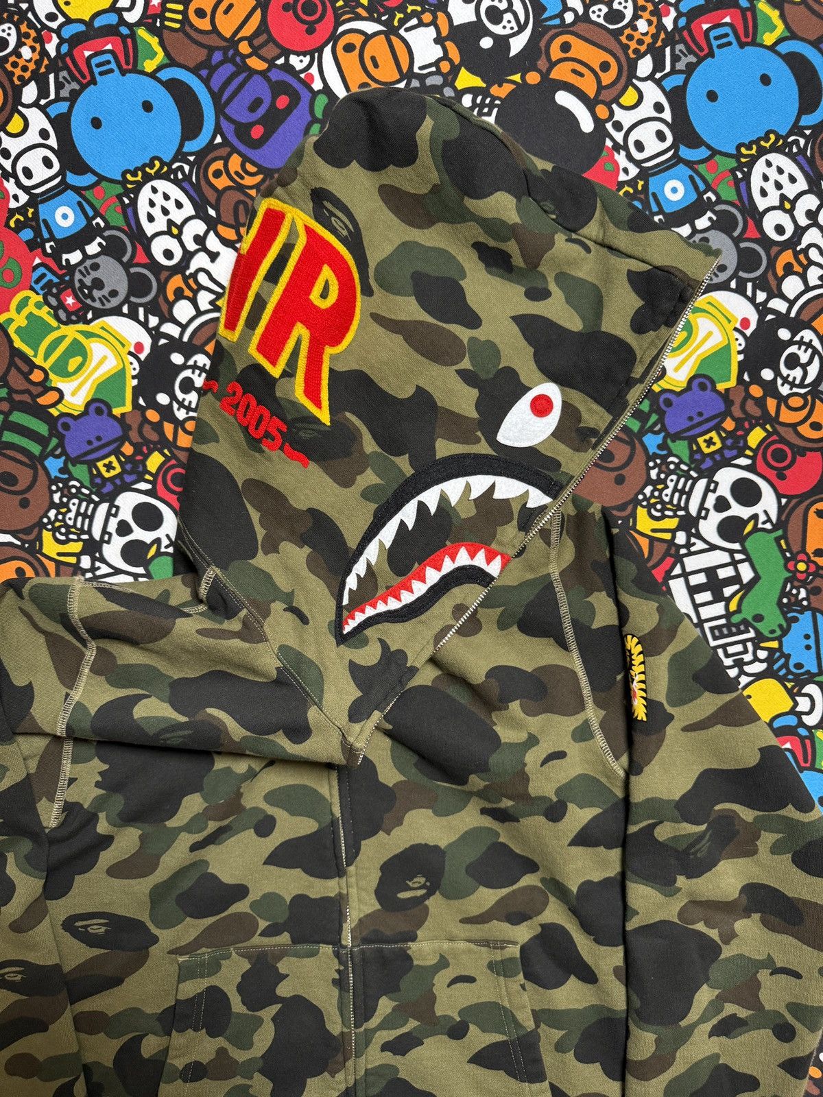 Bape A Bathing Ape Green Camo Shark Hoodie Size US L / EU 52-54 / 3 - 4 Thumbnail