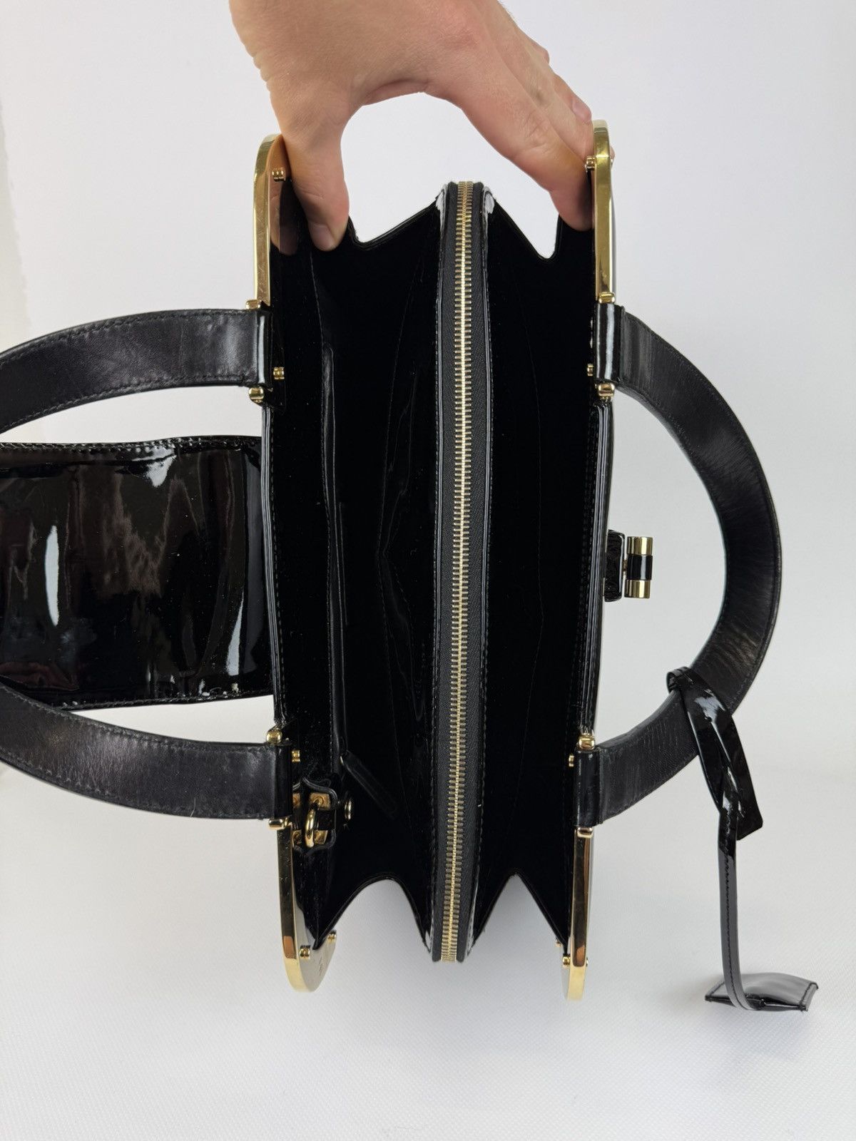 Yves Saint Laurent Yves Saint Laurent Black Patent Leather Uptown Satchel Bag Size ONE SIZE - 9 Thumbnail