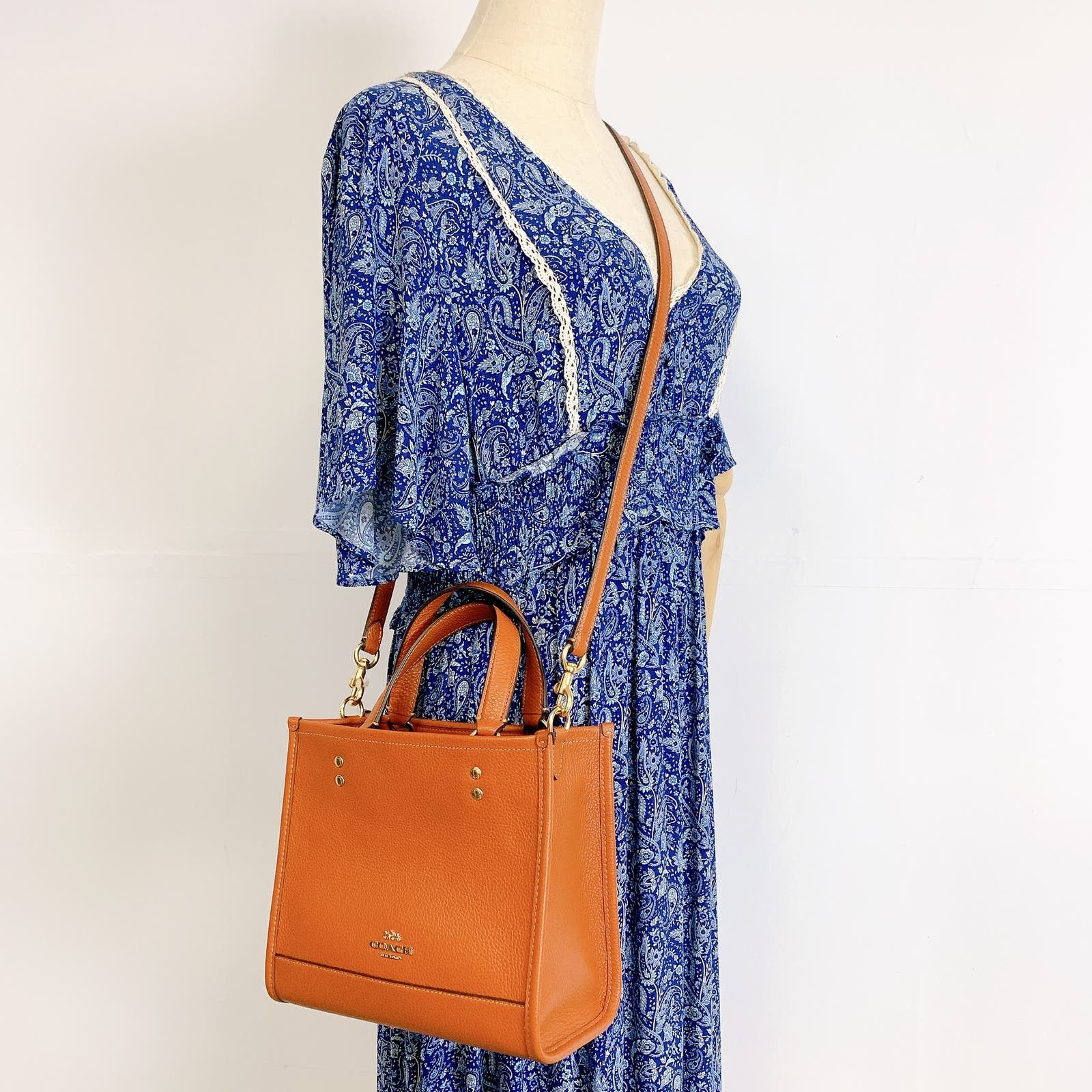 image of Coach Co971 Dempsey Tote 22 In Sunset in Brown, Women's