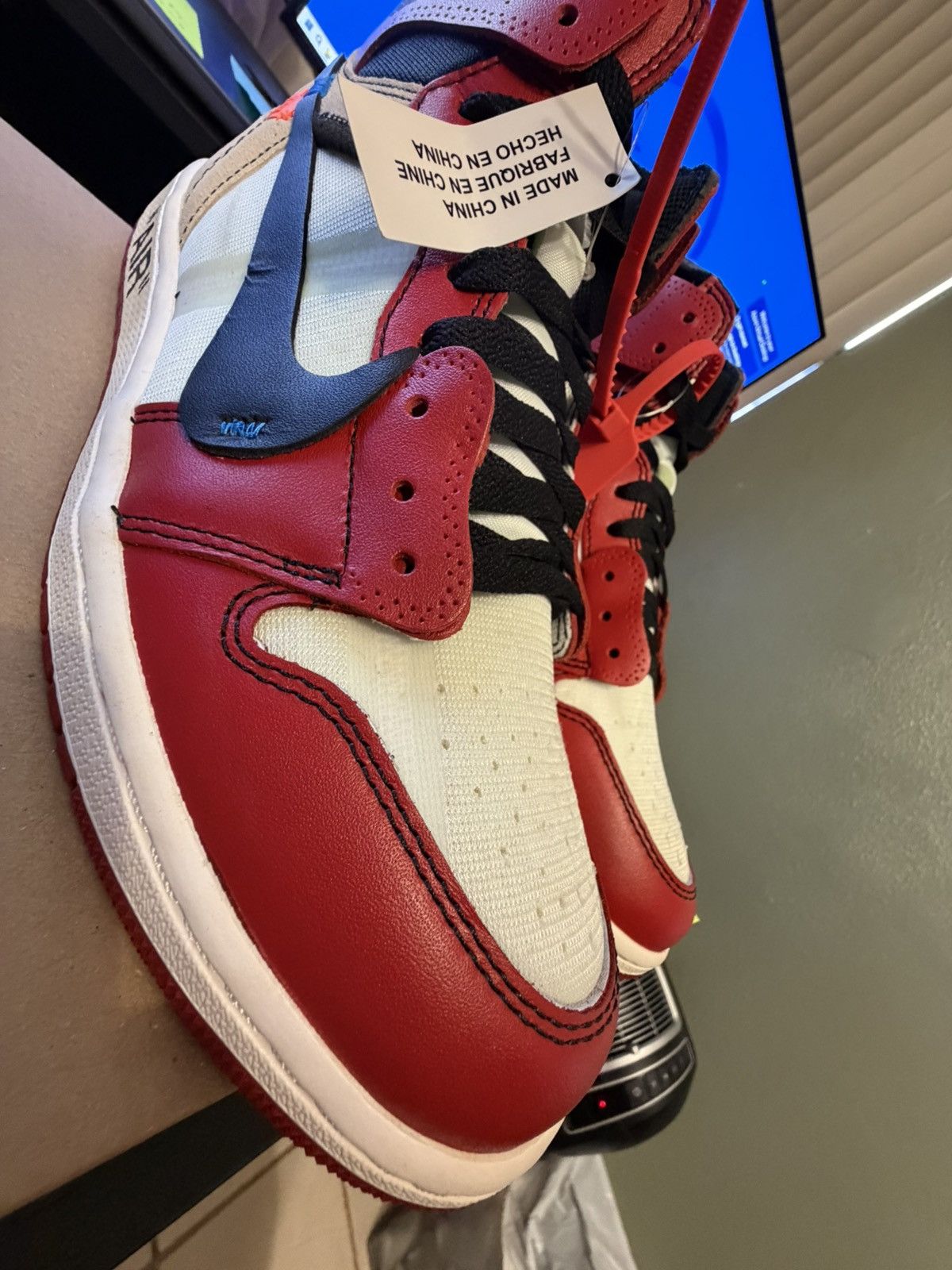 Nike × Off-White Off White Jordan 1 Chicago DS size 9.5 100% authentic Size US 9.5 / EU 42-43 - 9 Thumbnail