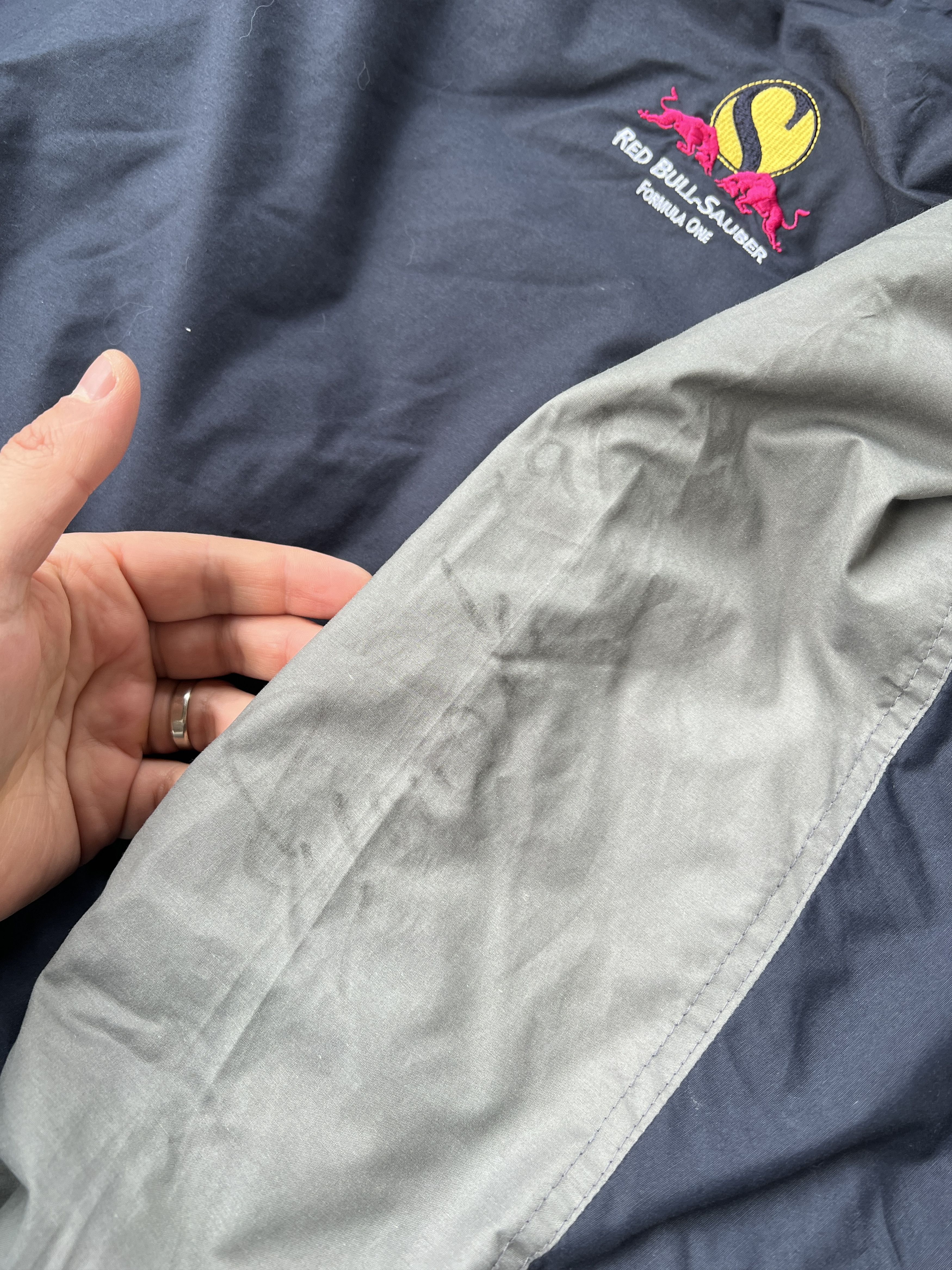 Formula 1 Red Bull Sauber Formula One With Signature Vintage Jacket Size US XL / EU 56 / 4 - 6 Thumbnail