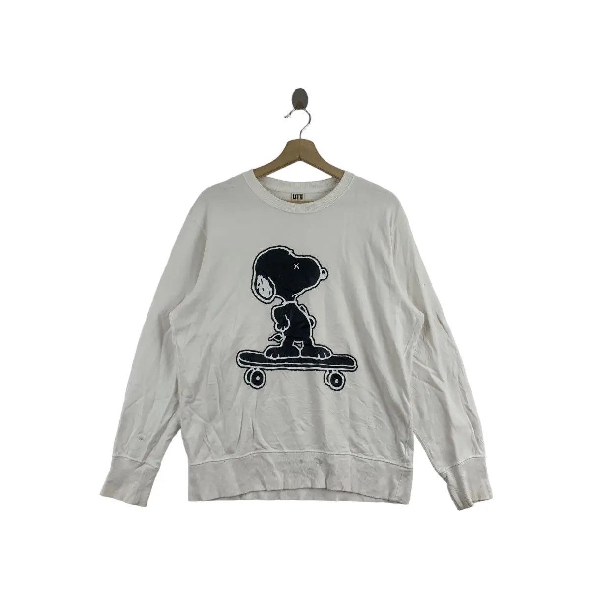 Kaws × Peanuts × Uniqlo KAWS x UNIQLO x PEANUTS Snoopy Skateboard Sweatshirt Sweater Size L / US 10 / IT 46 - 1 Thumbnail
