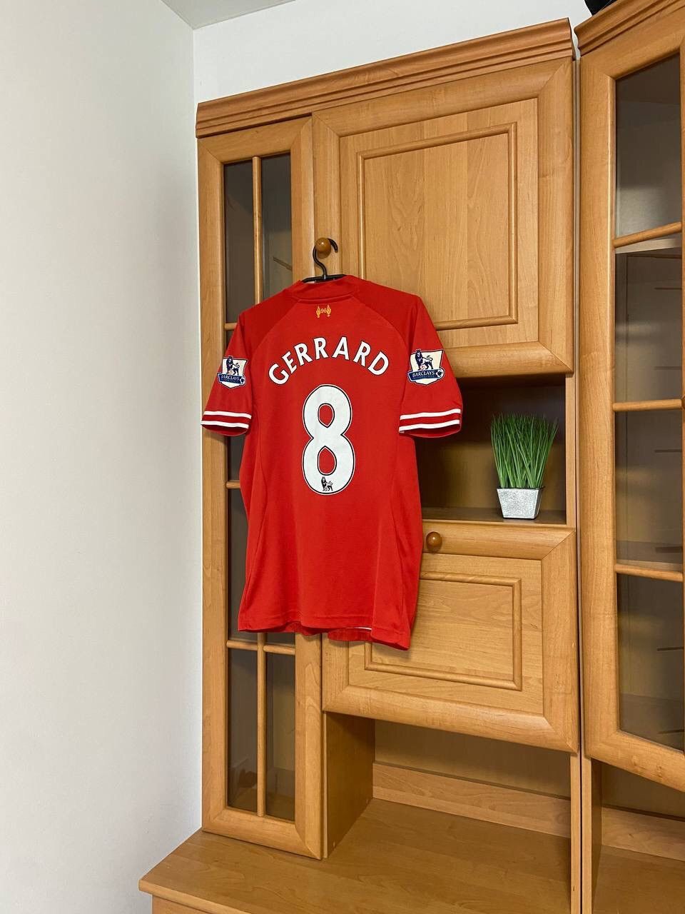 Warrior Warrior Liverpool Premier League Gerrard #8 Red Jersey Size US S / EU 44-46 / 1 - 1 Thumbnail