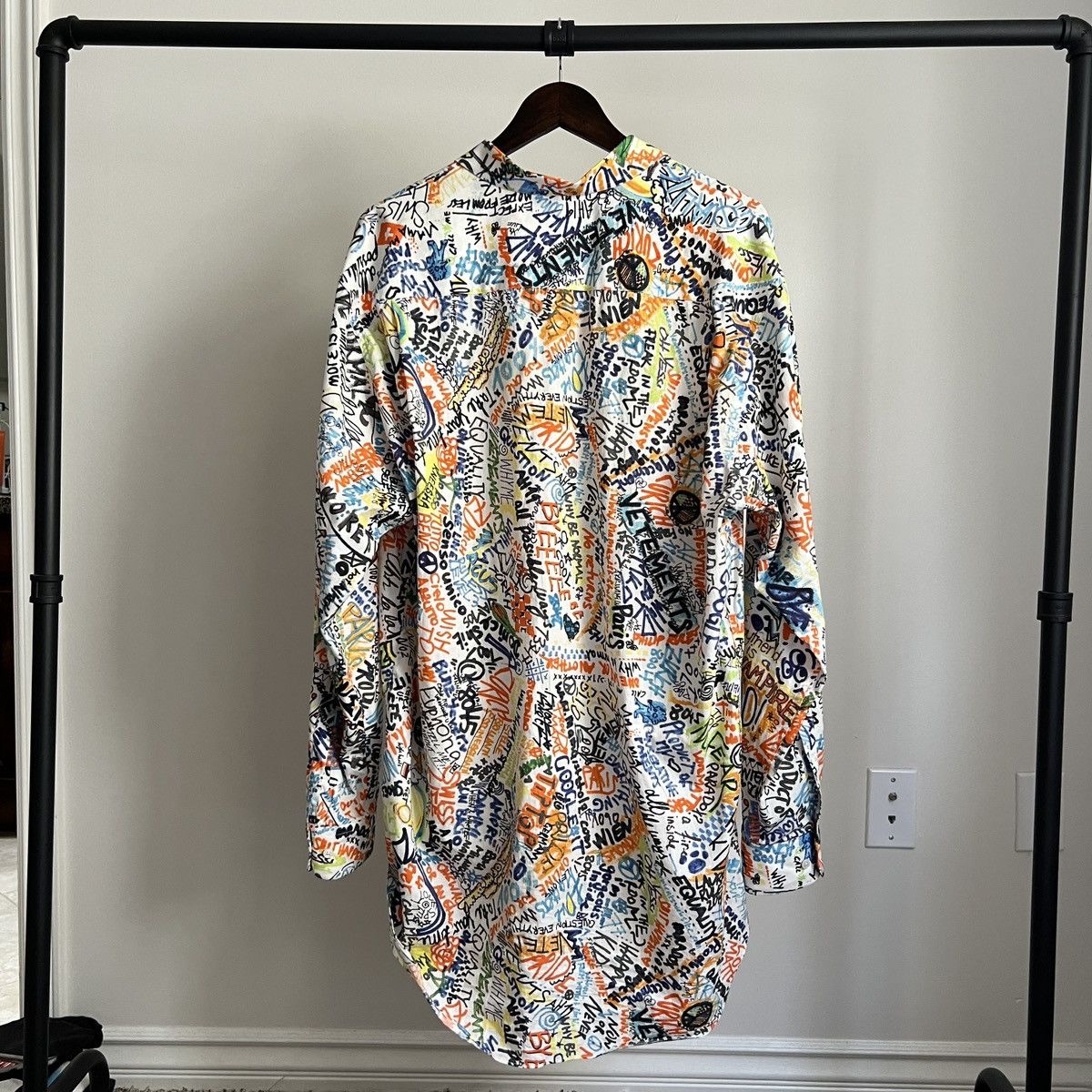 Vetements Vetements S19 Graffiti Button Up Oversized White Shirt Size US S / EU 44-46 / 1 - 2 Thumbnail