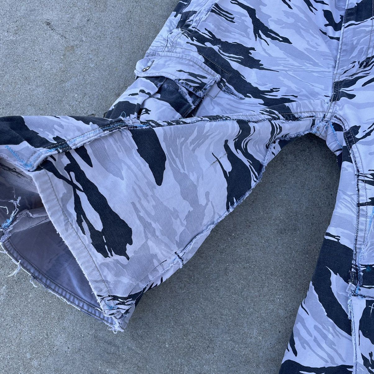 Levi's × Vintage Baggy Tiger Camo Shorts Size US 36 / EU 52 - 2 Thumbnail