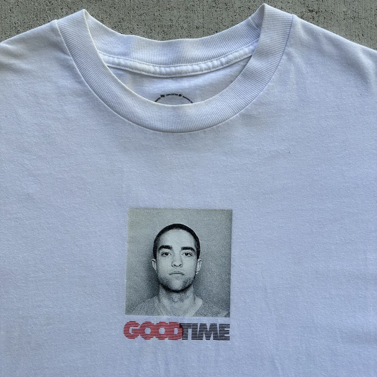 A24 × Know Wave A24 Good Time Movie x Know Wave Robert Pattinson Mugshot Tee Size US L / EU 52-54 / 3 - 6 Thumbnail
