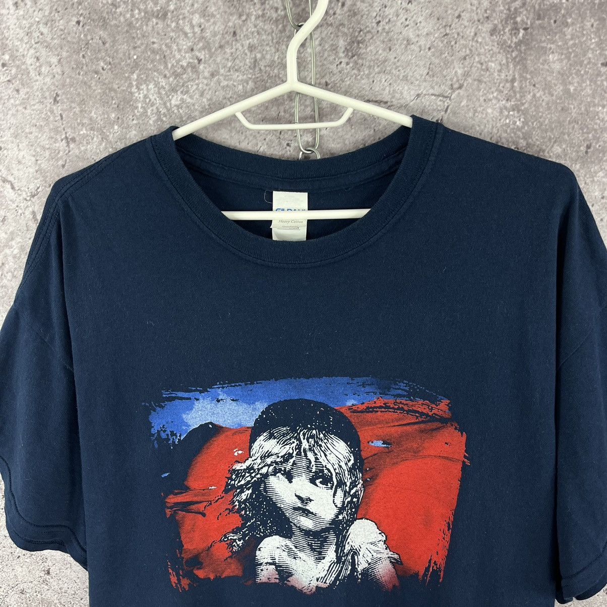 Vintage Mis Miserables Vintage T-Shirt Big Logo Size XL Size US XL / EU 56 / 4 - 2 Thumbnail
