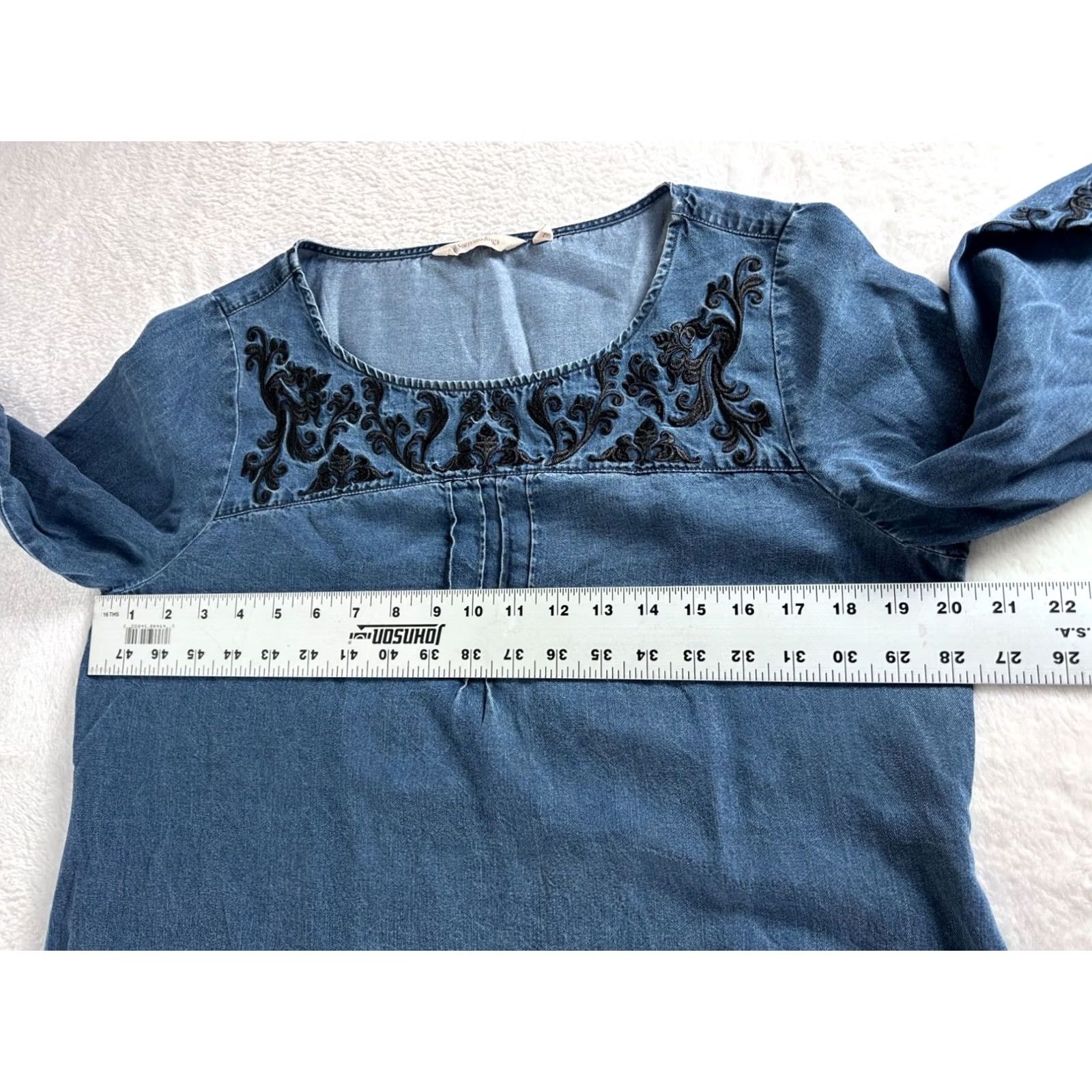 Soft Surroundings Soft Surroundings Tunic Top 3/4 Sleeve Denim Blue Embroidered Petite S Womens Blouse Size S / US 4 / IT 40 - 6 Thumbnail