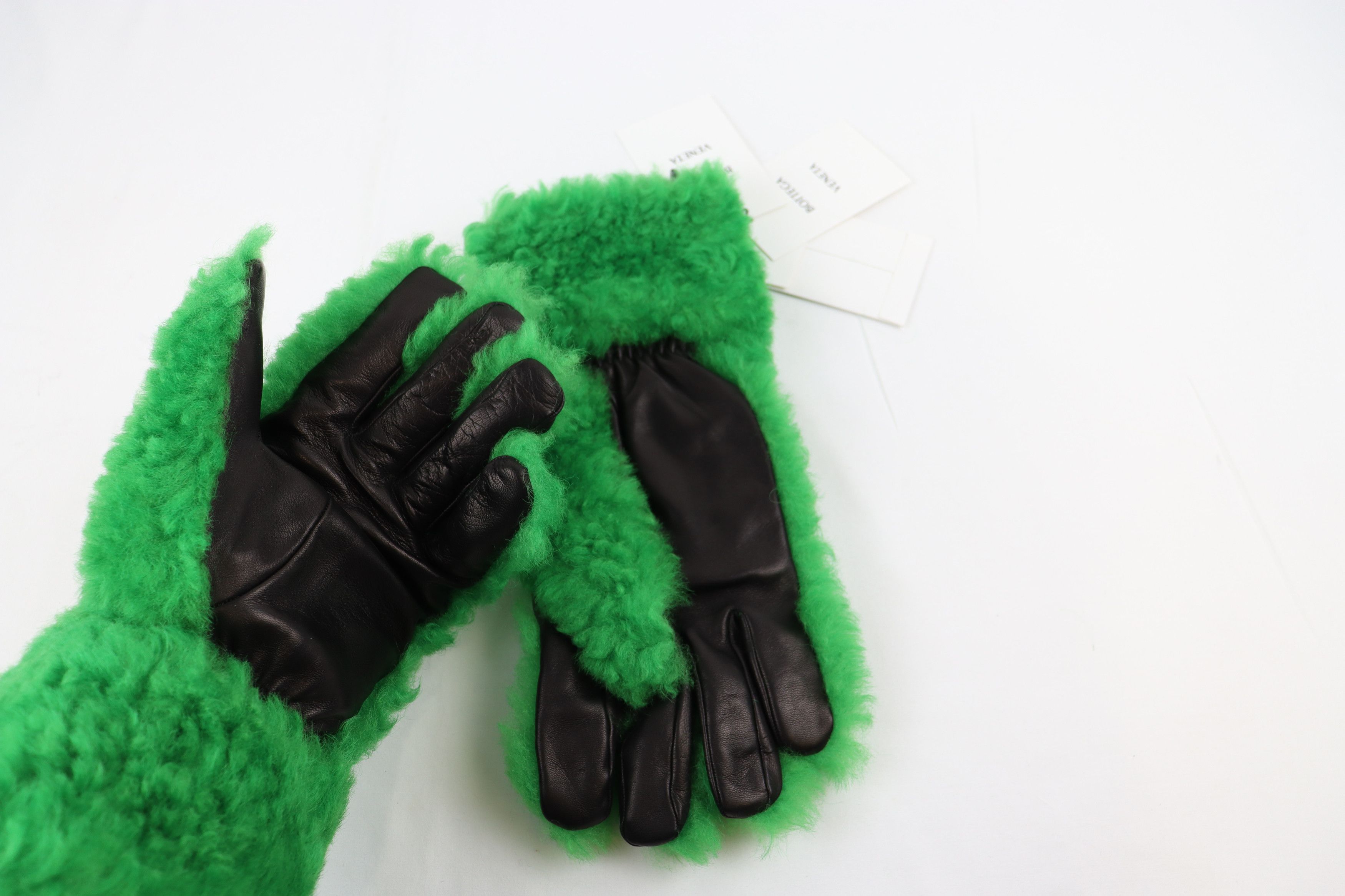 Bottega Veneta o1rshd10124 Size: 9.5 / Teddy Shearling Gloves in Parakeet Size ONE SIZE - 4 Thumbnail