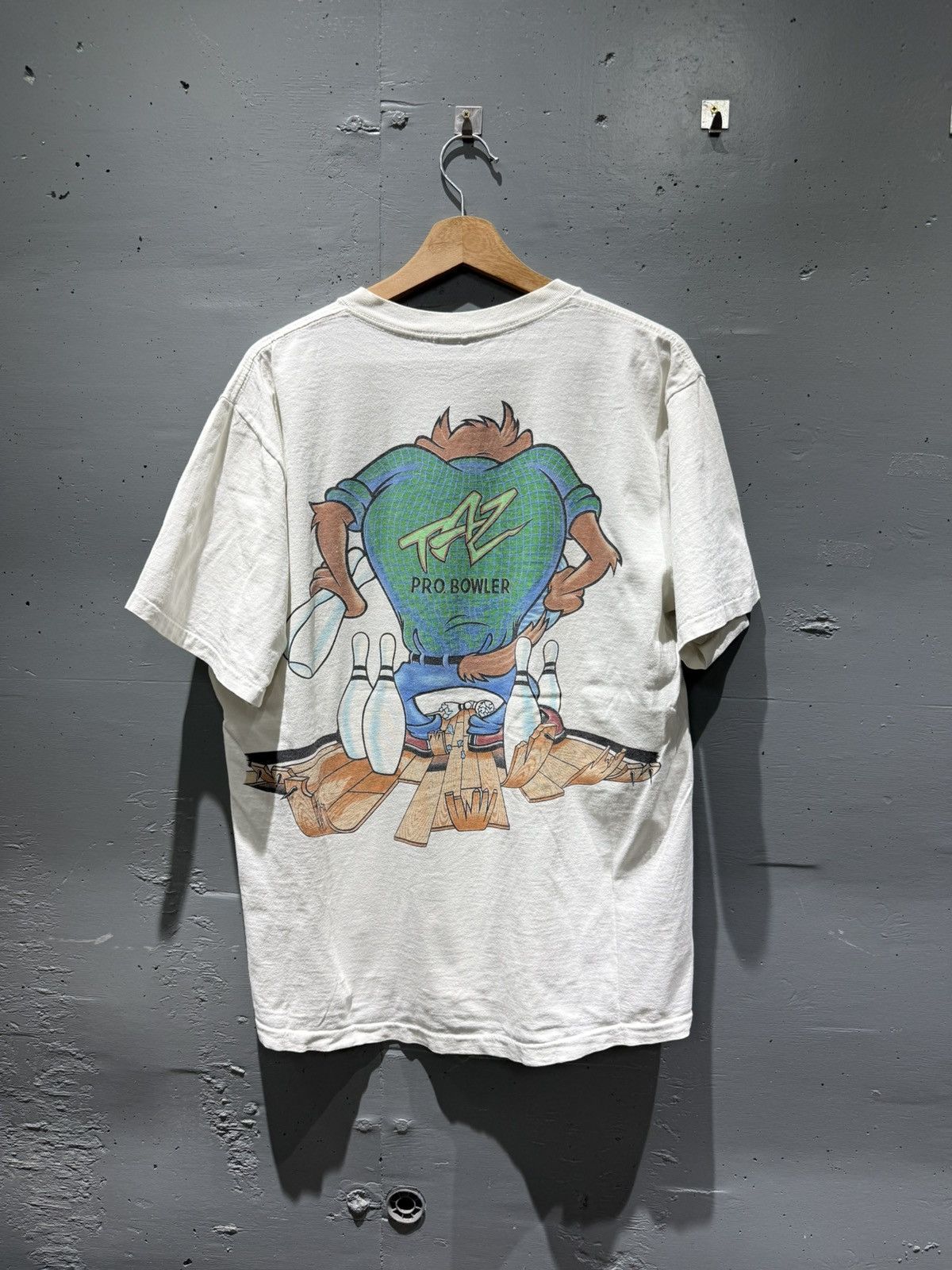 Vintage Taz pro bowler vintage t shirt 1995 Size US XL / EU 56 / 4 - 2 Thumbnail
