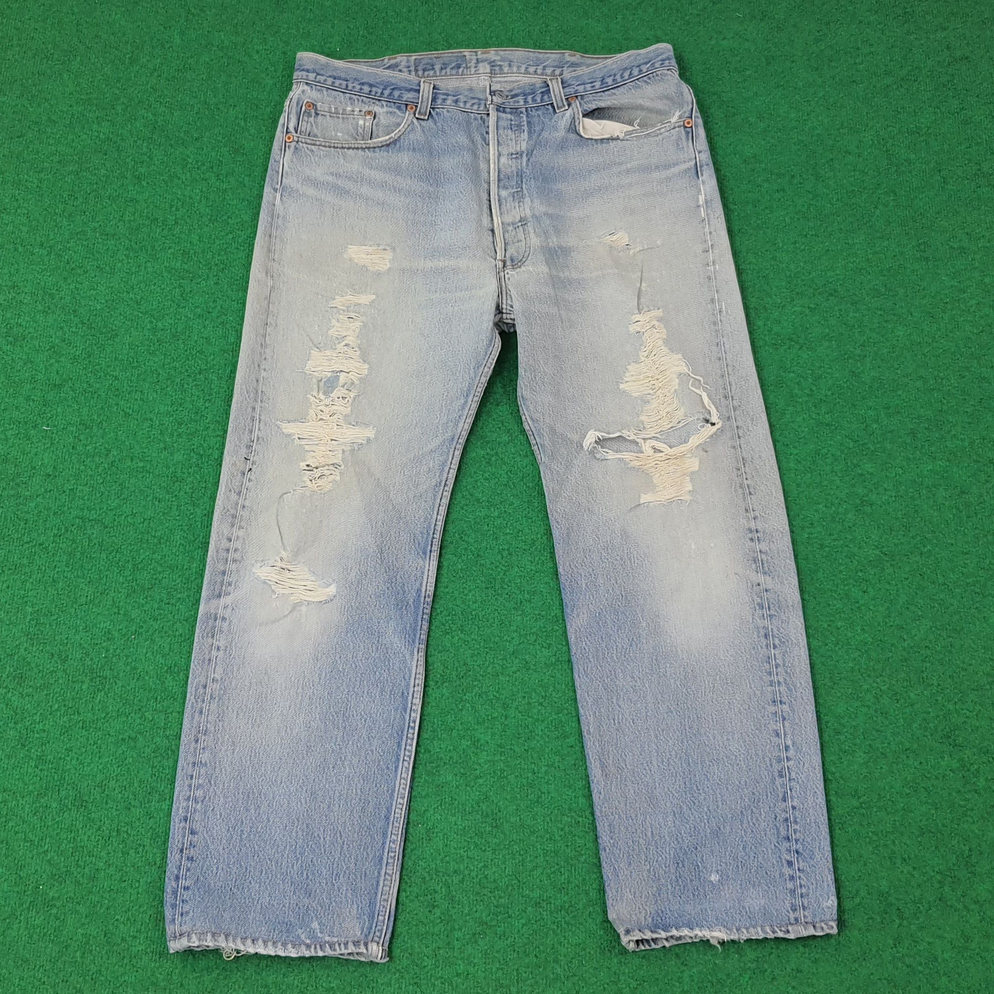 Vintage Levi's Distressed Style Jeans C252N11