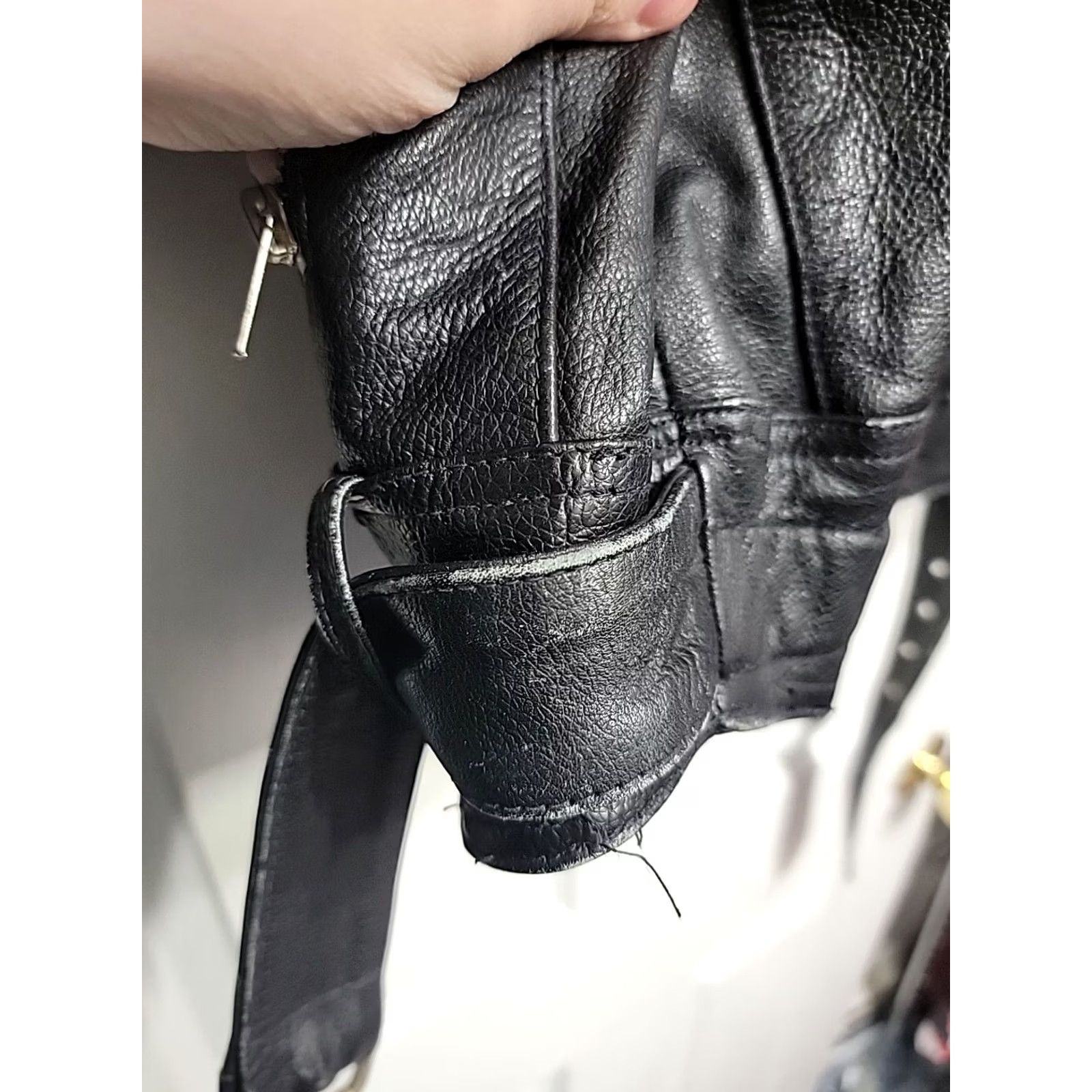 Vintage VINTAGE Racine by Peltex Leather Moto Jacket Mens M Black Distressed Leather 20 Chest 24.5 Length Size US M / EU 48-50 / 2 - 7 Thumbnail