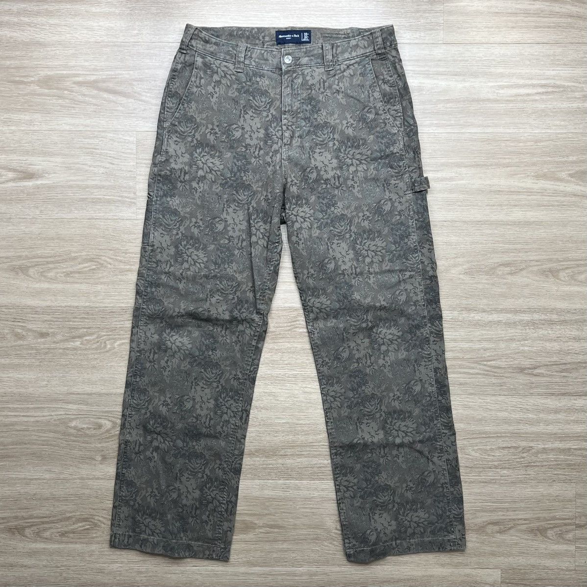 Abercrombie & Fitch Abercrombie Baggy Workwear Pants Floral Camo Size US 33 - 1 Thumbnail
