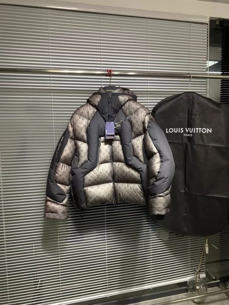 Louis Vuitton LOUIS VUITTON Temperature-sensitive color-changing fluffy d Size US L / EU 52-54 / 3 - 1 Thumbnail