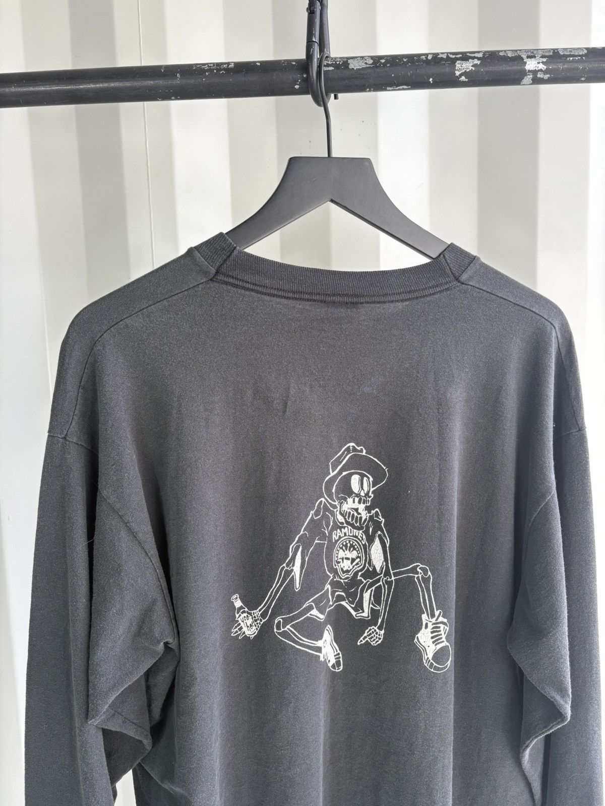Band Tees Thrashed Ramones Distressed Sun Faded Shirt GRUNGE Band Size US XL / EU 56 / 4 - 5 Thumbnail