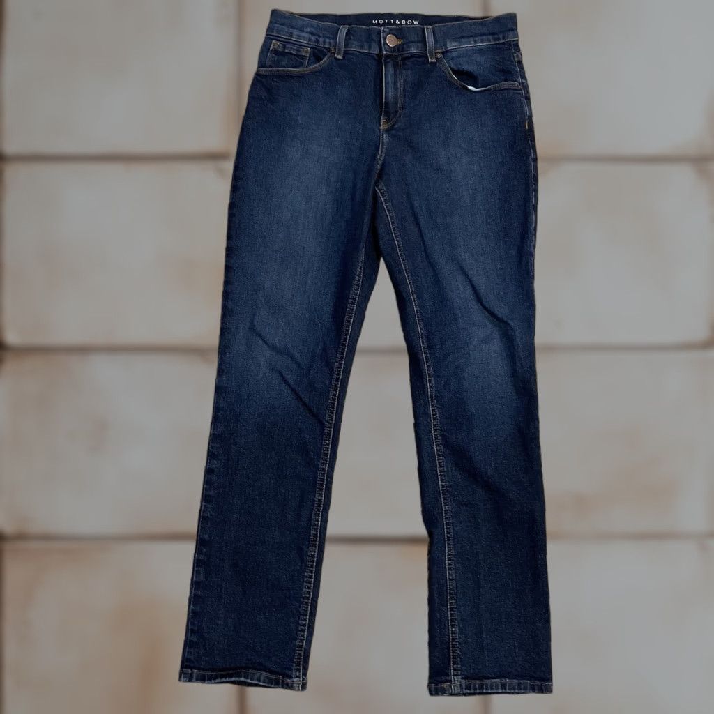 Mott & Bow Mott & Bow Jeans Women 28x30 Blue Denim Dark Wash Stretch Boyfriend Regular Rise 28 Inseam Pockets Zip Button Cotton Polyester Spandex Denim Size 28" / US 6 / IT 42 - 1 Thumbnail
