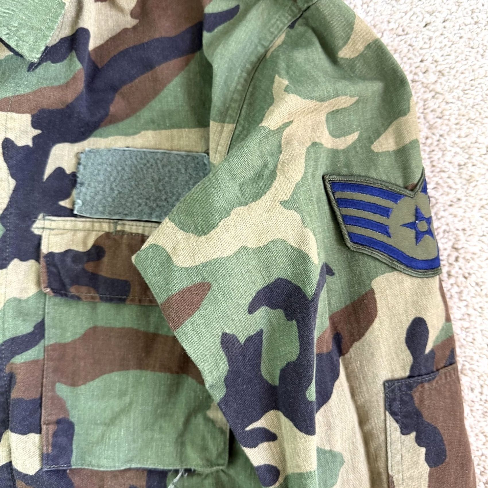 Vintage Camouflage Jacket Mens Medium Green Woodland Camo Military Field Button Pockets Size US M / EU 48-50 / 2 - 3 Thumbnail
