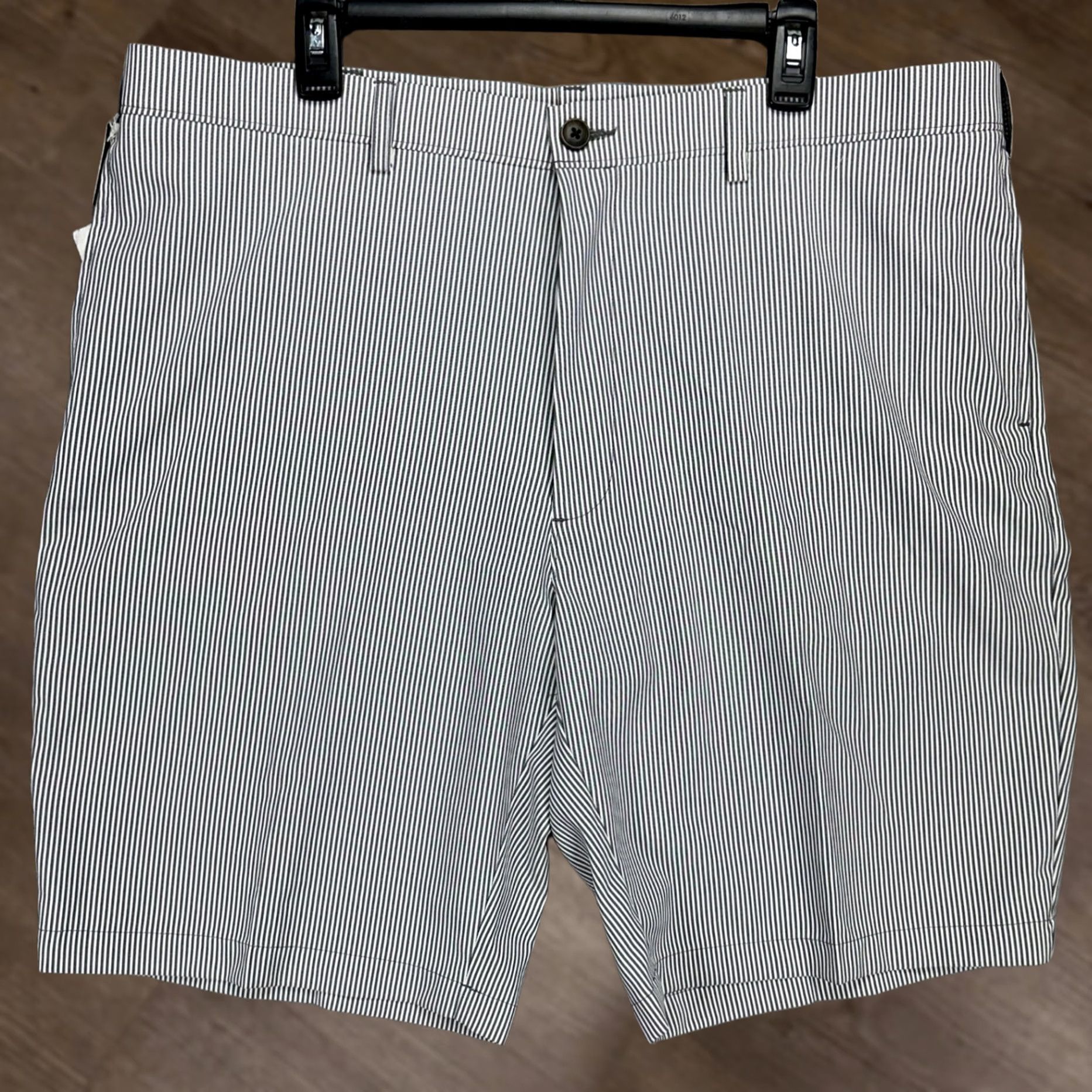 Haggar Haggar H26 Mens Chino Shorts 40 Gray White Stripe Flat Front Pocket Casual NEW Mens 40 Gray Stripe Chino Shorts Size US 40 / EU 56 - 1 Thumbnail