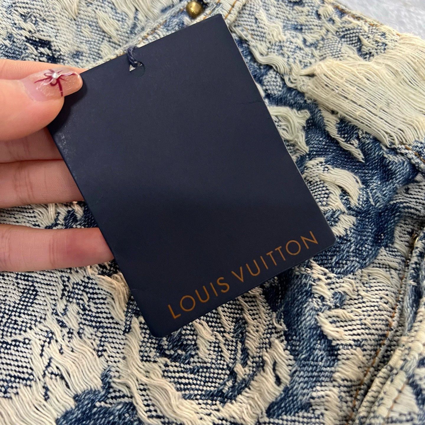 Louis Vuitton Louis Vuitton LV mixed-color floral embroidered denim shorts Size US 32 / EU 48 - 3 Thumbnail