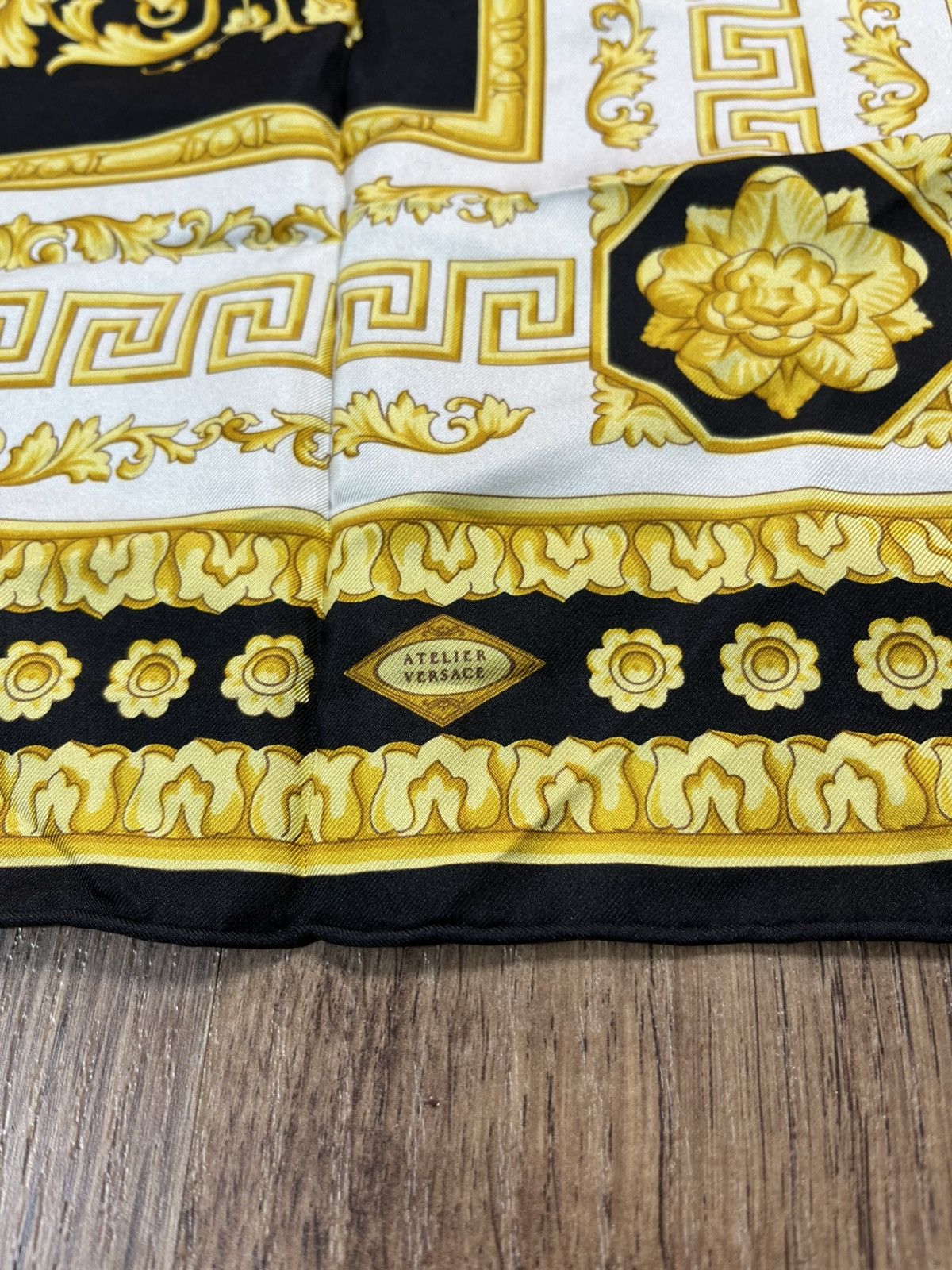 Versace Versace Silk Scarf Very Rare Gold Size ONE SIZE - 10 Thumbnail