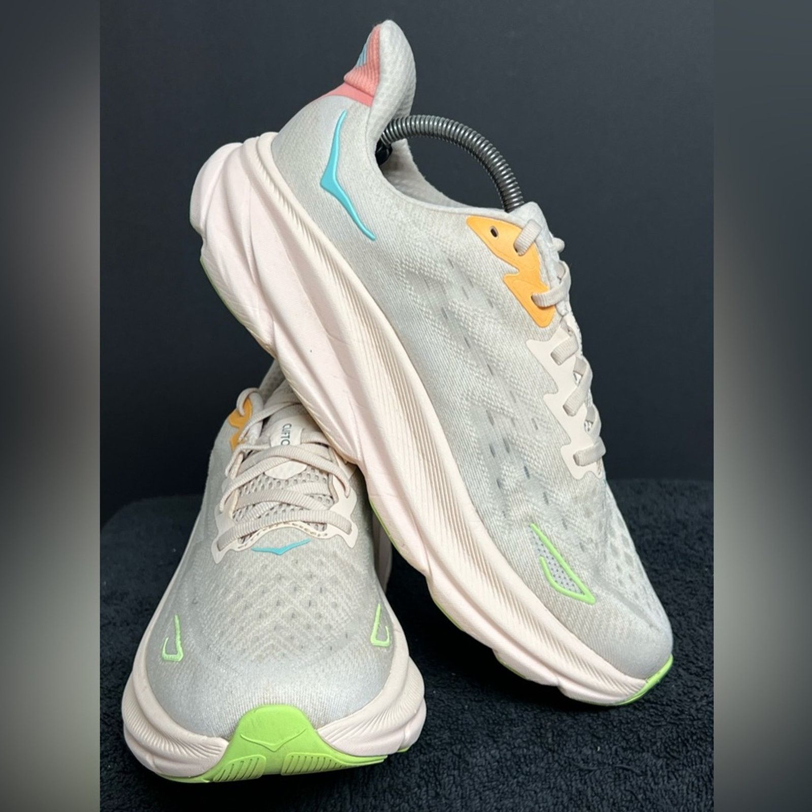 Hoka Hoka Women's Clifton 9 Shoes Vanilla/Astral SIZE 10 D WIDE Size US 10 / IT 40 - 4 Thumbnail