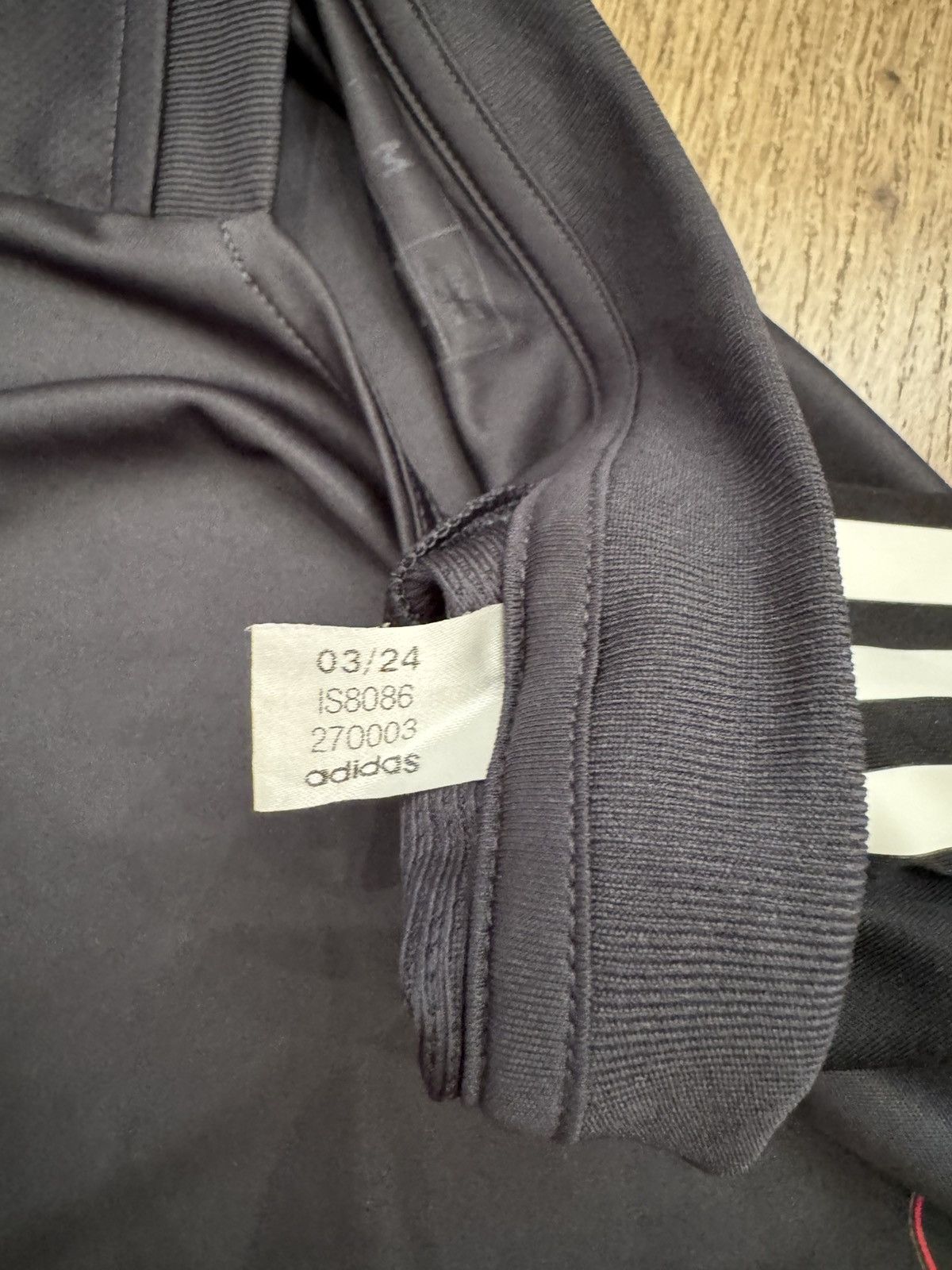 Adidas MANCHESTER UNITED 2024 TRAINING FOOTBALL JERSEY ADIDAS SIZ M Size US M / EU 48-50 / 2 - 8 Thumbnail
