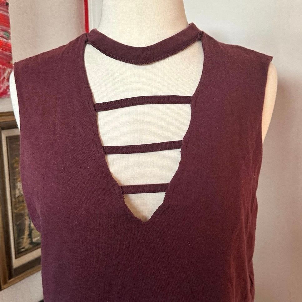 Forever 21 forever 21 burgundy maroon low v cut crop top Size S / US 4 / IT 40 - 2 Thumbnail