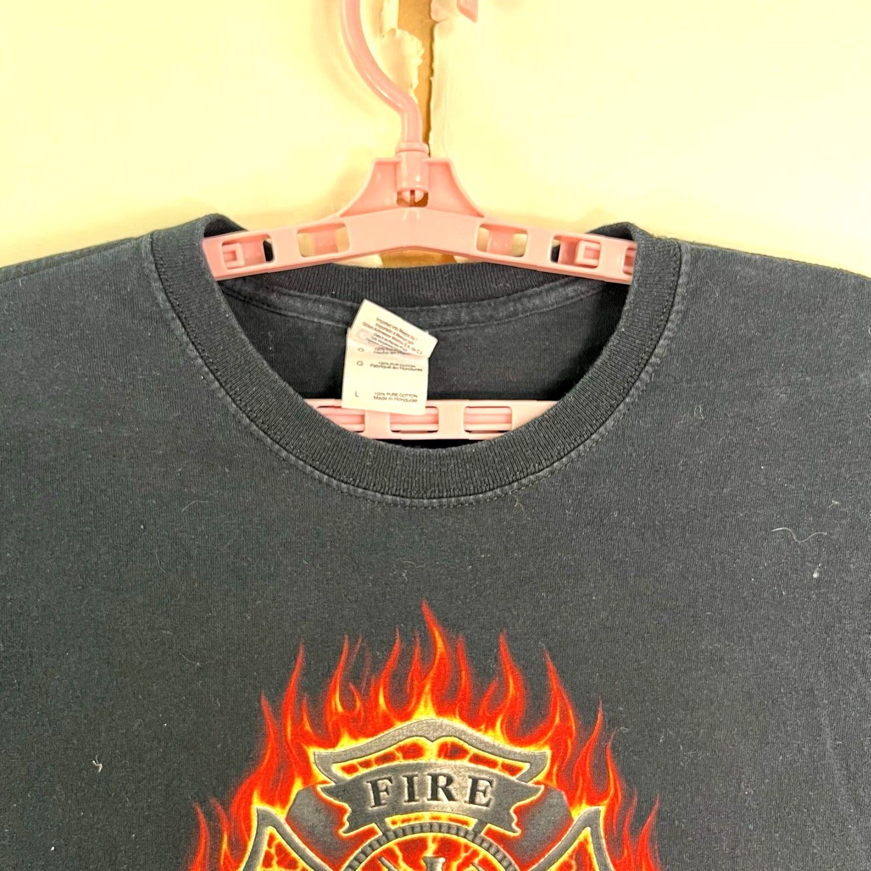 Gildan VINTAGE Fire Fighter Search Rescue Eagle T-Shirt Mens Size L Black Size US L / EU 52-54 / 3 - 3 Thumbnail