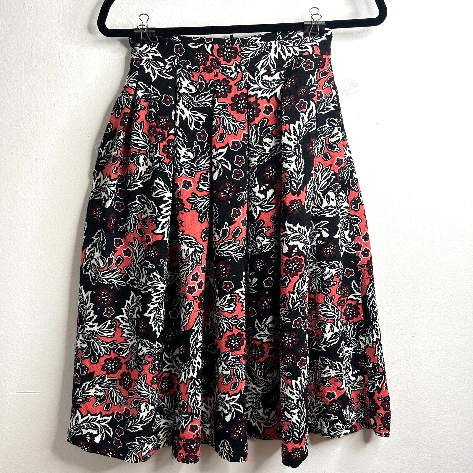 H&M NWT H&M Flare Floral Print Pleated Midi-Skirt Pockets 2 Size 26" / US 2 / IT 38 - 1 Thumbnail