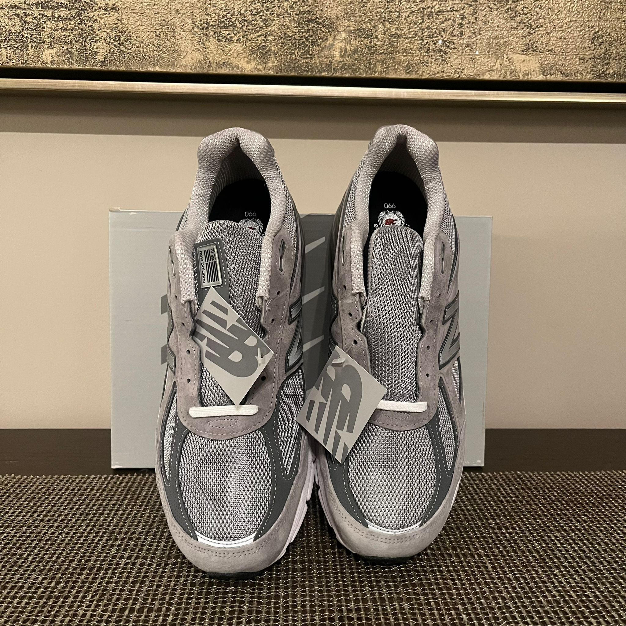 New Balance 990v4 in Grey Size US 12 / EU 45 - 19 Thumbnail