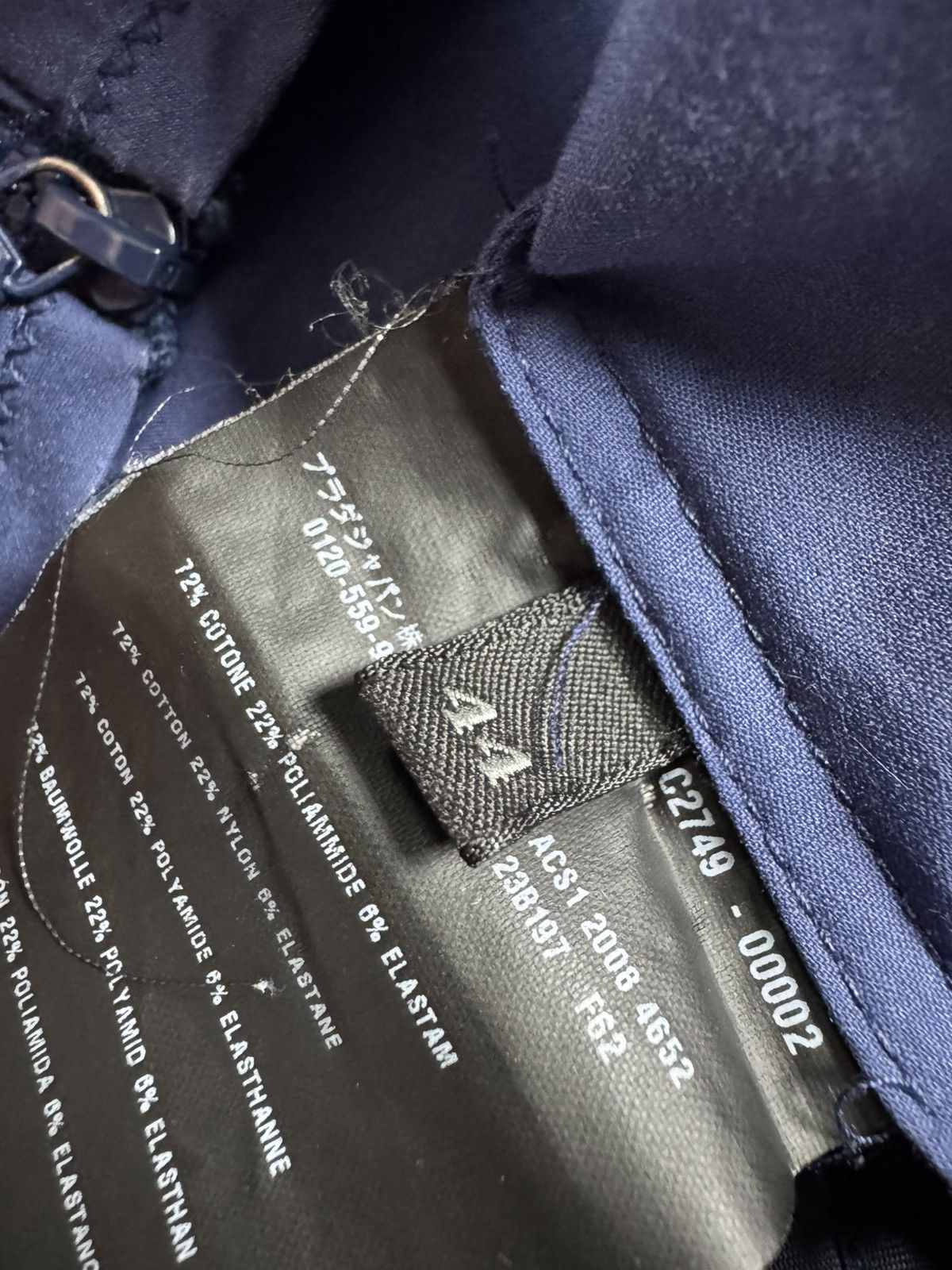 Prada Prada With a Metal Plaque Size M / US 6-8 / IT 42-44 - 4 Thumbnail