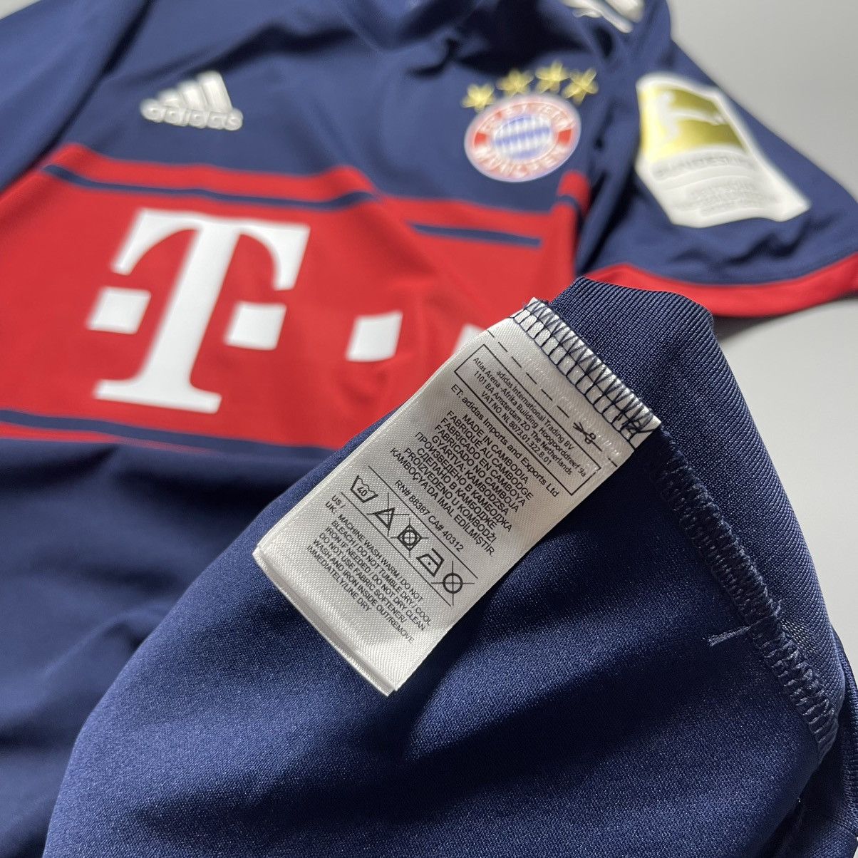Vintage BAYERN ADIDAS 2017/2018 FOOTBALL AWAY JERSEY #23 VIDAL Size US S / EU 44-46 / 1 - 11 Thumbnail