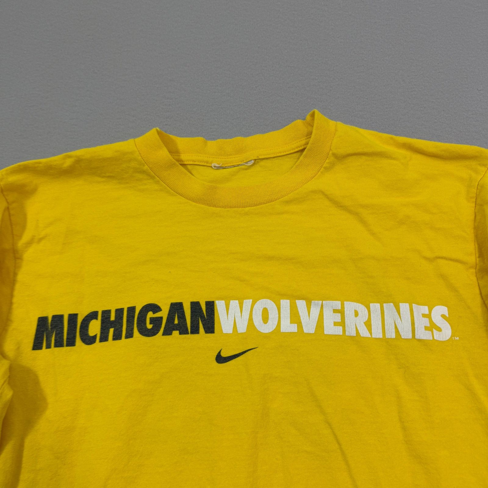 Nike Vintage Nike Michigan Wolverines Long Sleeve Shirt Medium Size US M / EU 48-50 / 2 - 3 Thumbnail