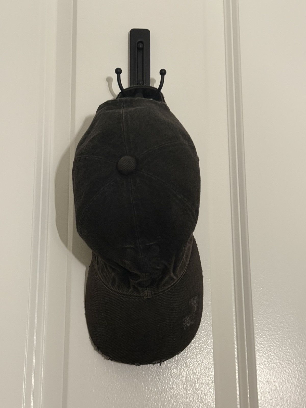 Vuja Dé Kai PL Destroyed Denim Hat