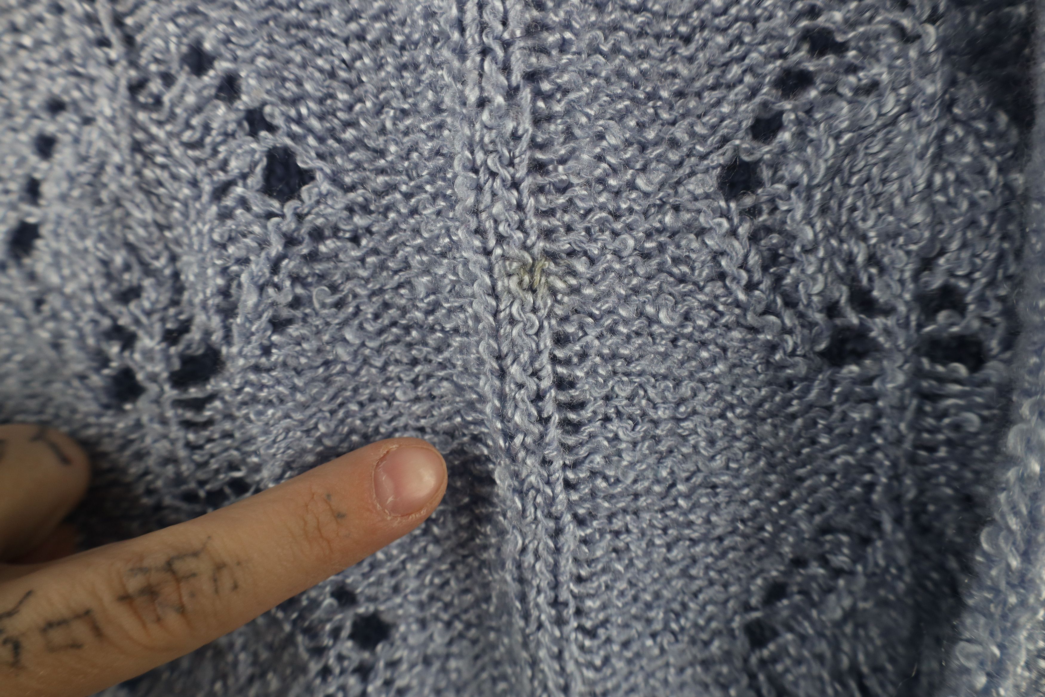 Vintage Vintage 90s Streetwear Distressed Knit V-Neck Sweater Blue Size L / US 10 / IT 46 - 4 Thumbnail