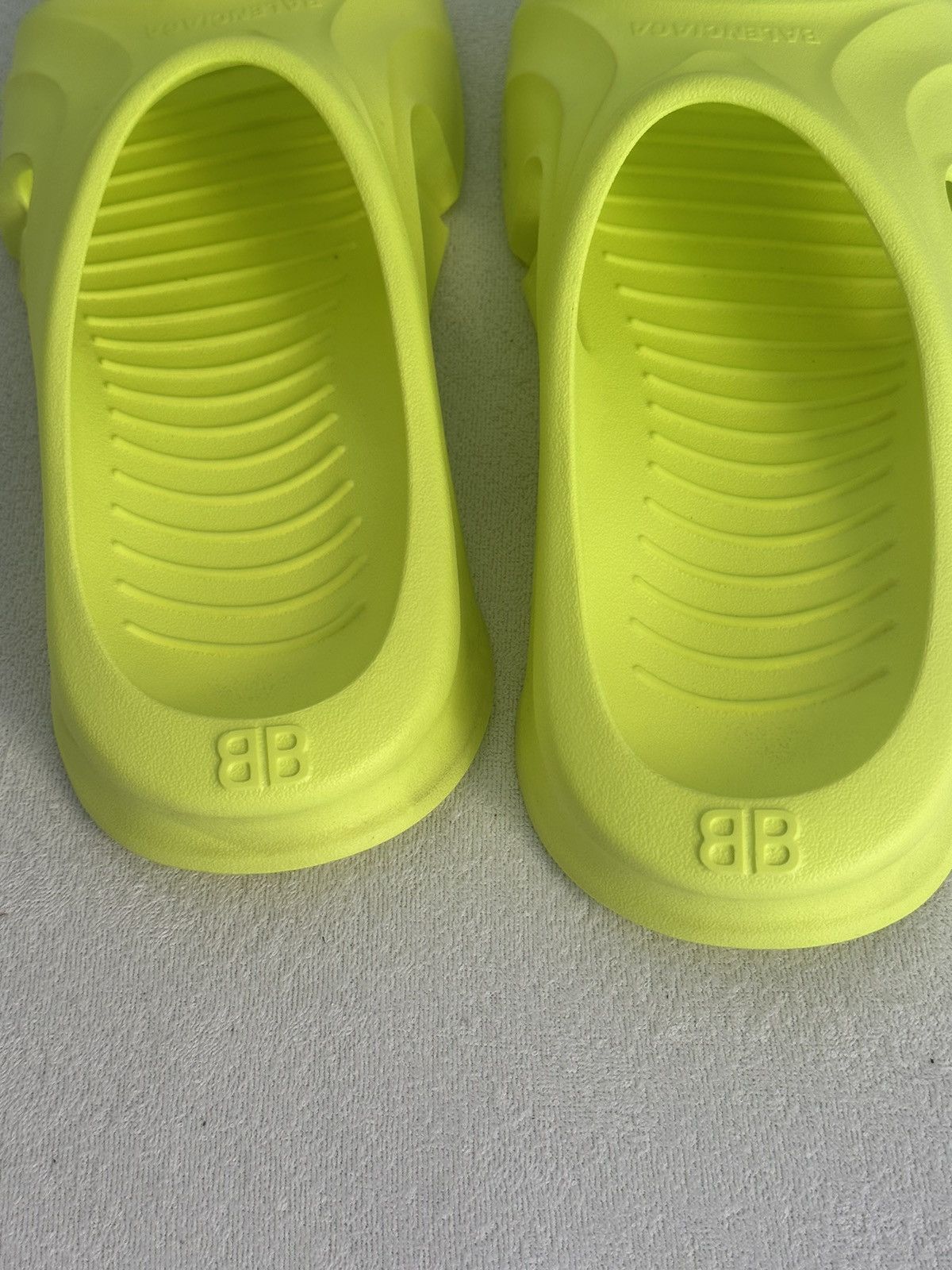 Balenciaga Balenciaga Mold Rubber Slides Yellow Fluorescent Size US 9 / EU 42 - 4 Thumbnail