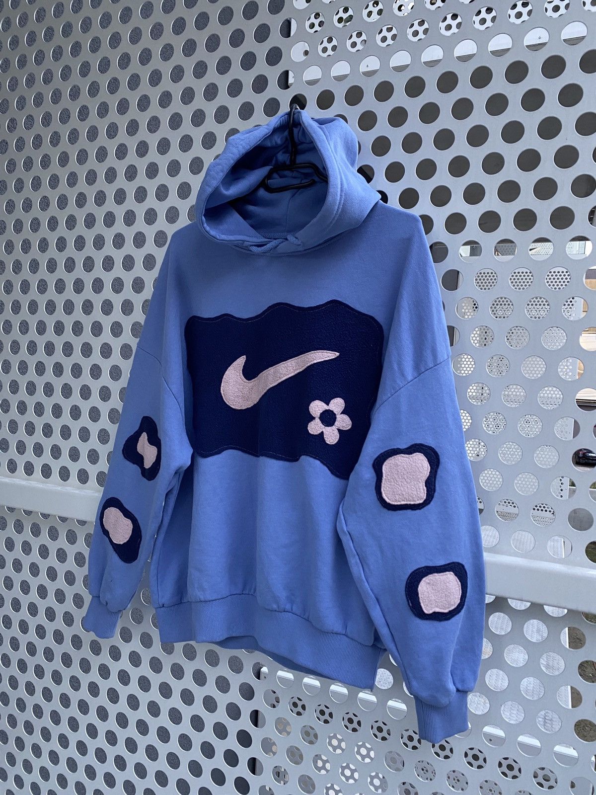Nike × Vintage Vintage Nike Custom Center Swoosh Oversize Hoodie Y2K rare Size US S / EU 44-46 / 1 - 3 Thumbnail